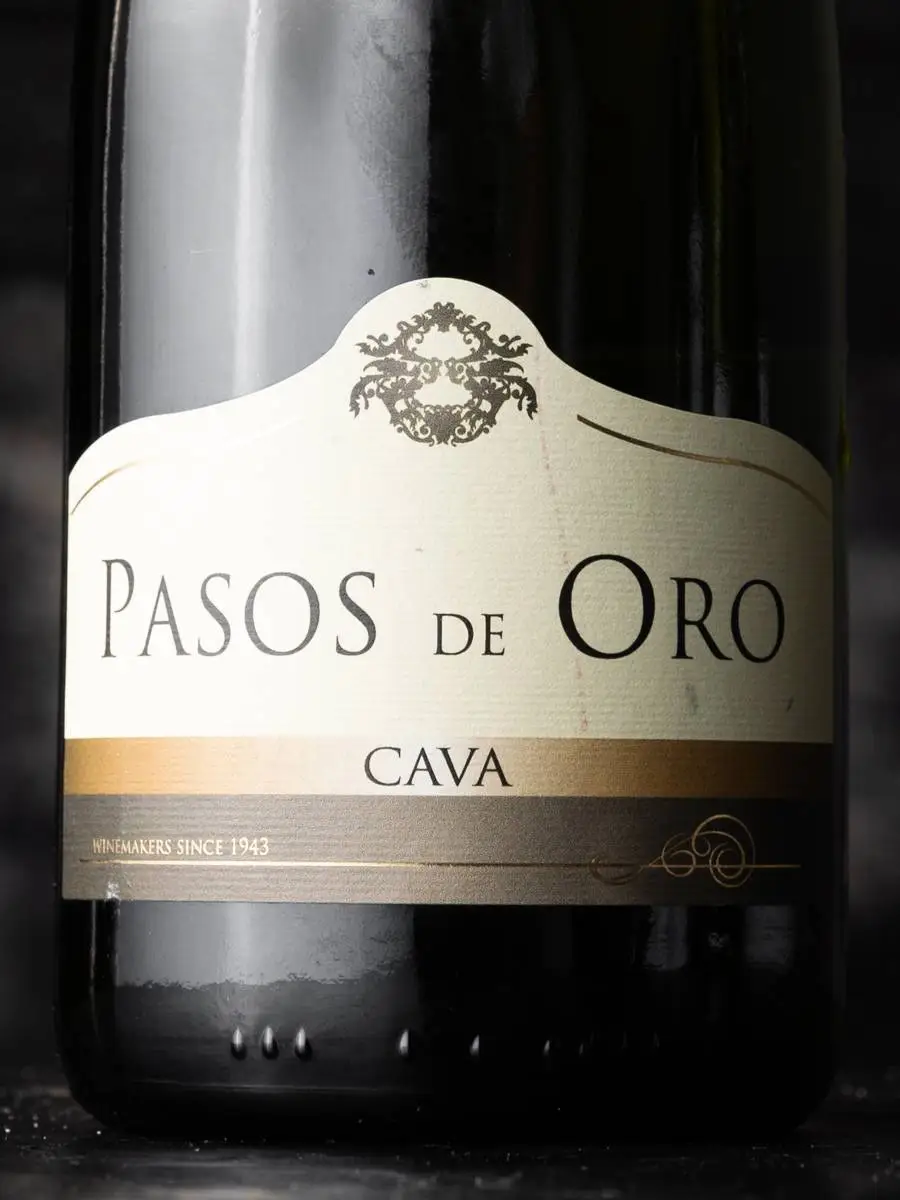 Игристое вино Cava Extra Brut Pasos de Oro купить в винном ресторане Остерия - лучшая цена Игристое вино Cava Extra Brut Pasos de Oro / Кава Экстра Брют Пасос де Оро