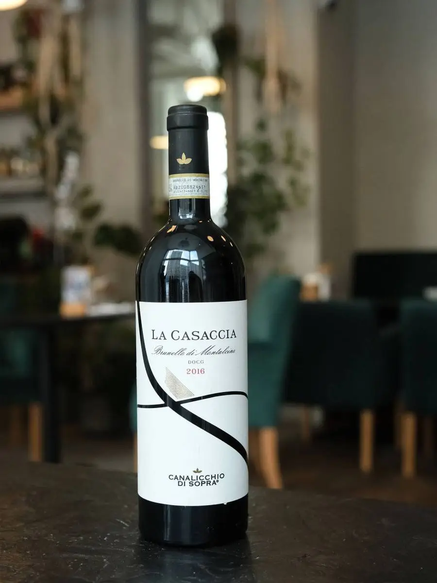 Вино Brunello di Montalcino La Casaccia Canalicchio di Sopra 2016 купить в винном ресторане Остерия - лучшая цена Вино Brunello di Montalcino La Casaccia Canalicchio di Sopra 2016 / Каналиккьо ди Сопра Брунелло ди Монтальчино Ла Казачча 2016