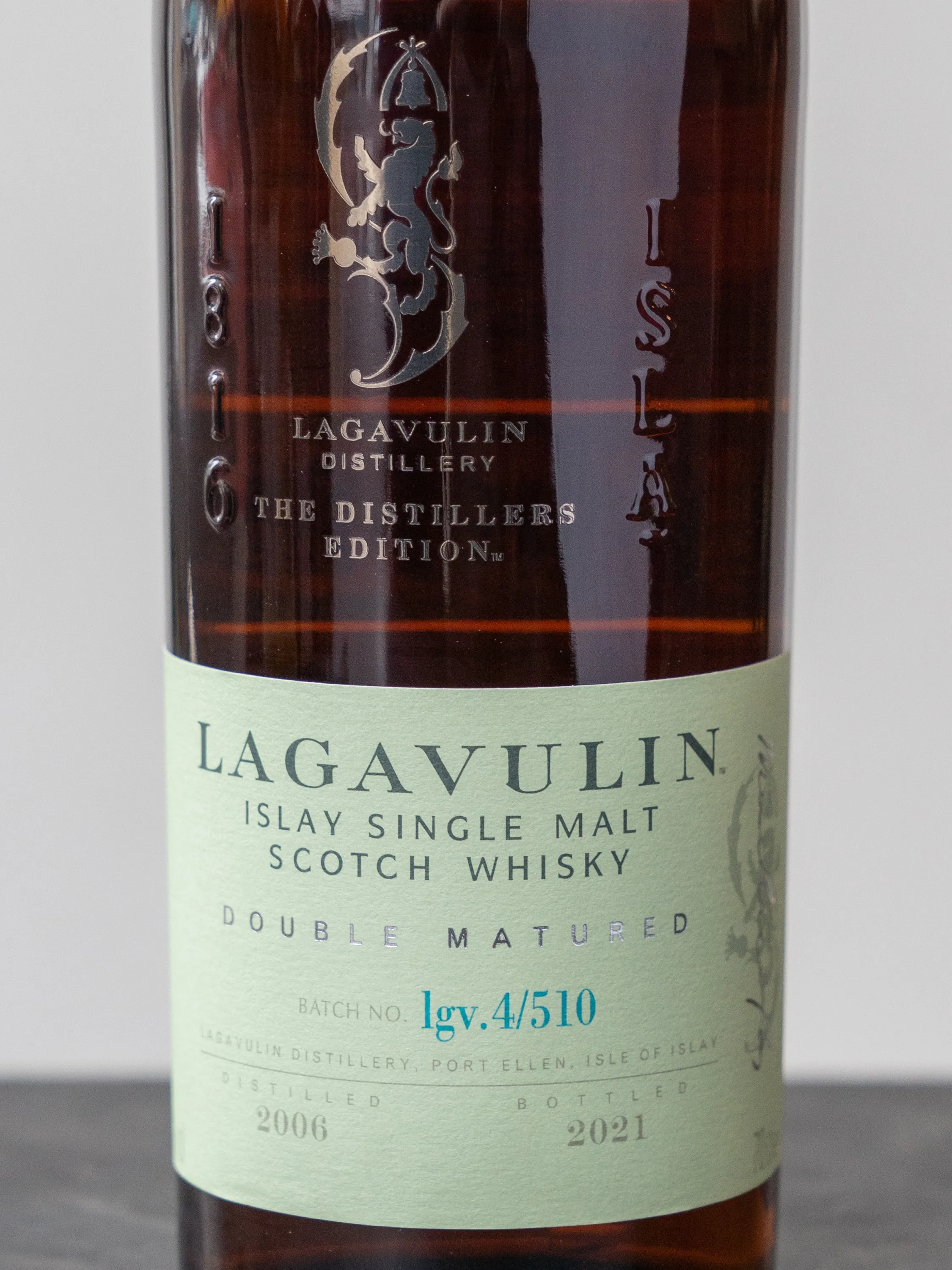 Виски Lagavulin 15 Years Distillers Edition 2021 купить в ресторане Остерия - лучшая цена Виски Lagavulin 15 Years Distillers Edition 2021 / Лагавулин 15 лет Дистилерс Эдишин 2021