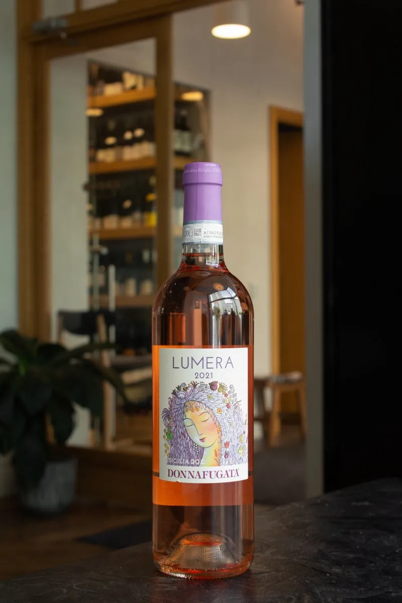 Вино Donnafugata Lumera Sicilia купить в винном ресторане Остерия - лучшая цена Вино Donnafugata Lumera Sicilia / Доннафугата Люмера