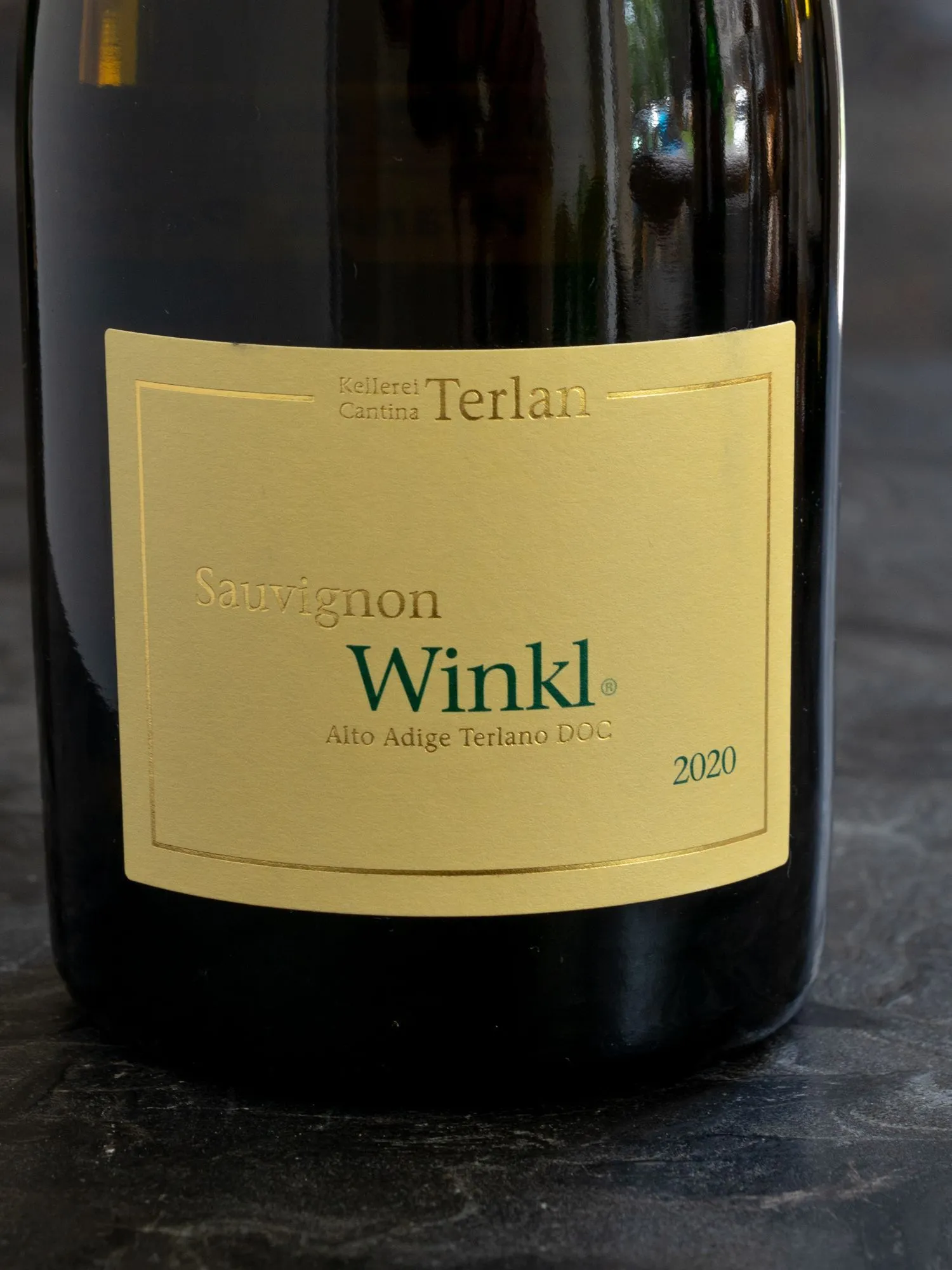 Купить вино Cantina Terlano Winkl Sauvignon Alto Adige в винном ресторане Остерия цена Вино Cantina Terlano Winkl Sauvignon Alto Adige / Альто Адидже Терлано Совиньон Блан Винкль