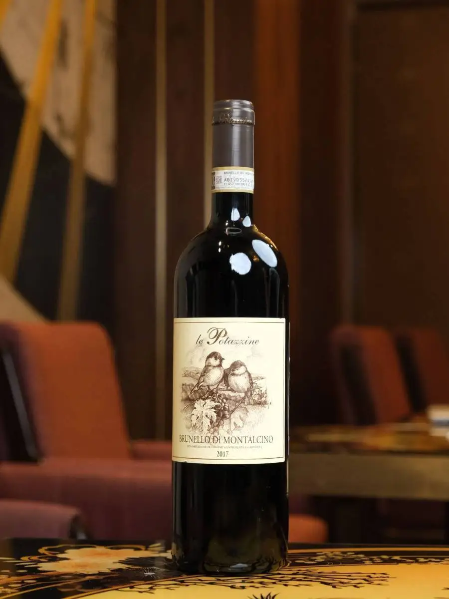 Вино Brunello di Montalcino Le Potazzine 2017 купить в винном ресторане Остерия - лучшая цена Вино Brunello di Montalcino Le Potazzine 2017 / Брунелло ди Монтальчино Потацине