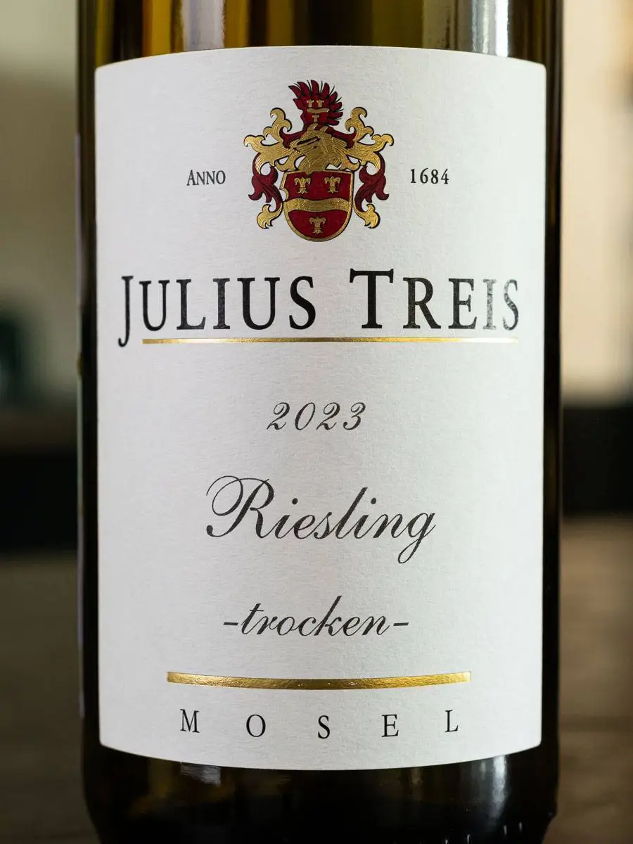 Вино Julius Treis Riesling Trocken купить в винном ресторане Остерия Амичи - лучшая цена Вино Julius Treis Riesling Trocken / Рислинг Мозель Юлиус Трайс