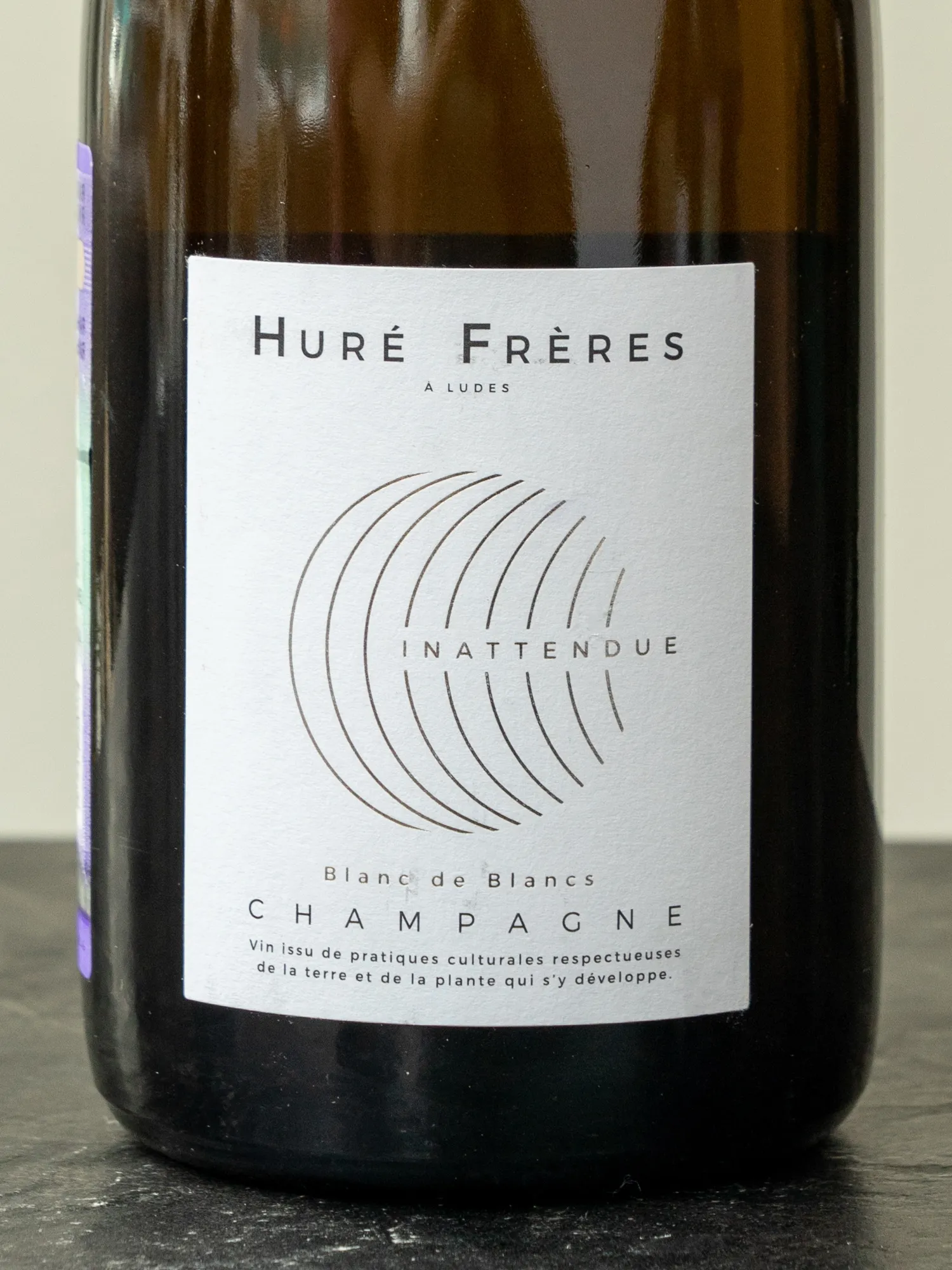 Шампанское Champagne Hure Frere Inattendue Blancs de Blanc Extra Brut купить в винном ресторане Остерия - лучшая цена Шампанское Champagne Hure Frere Inattendue Blancs de Blanc Extra Brut / Уре Фрер Инаттандю Блан де Блан Экстра Брют