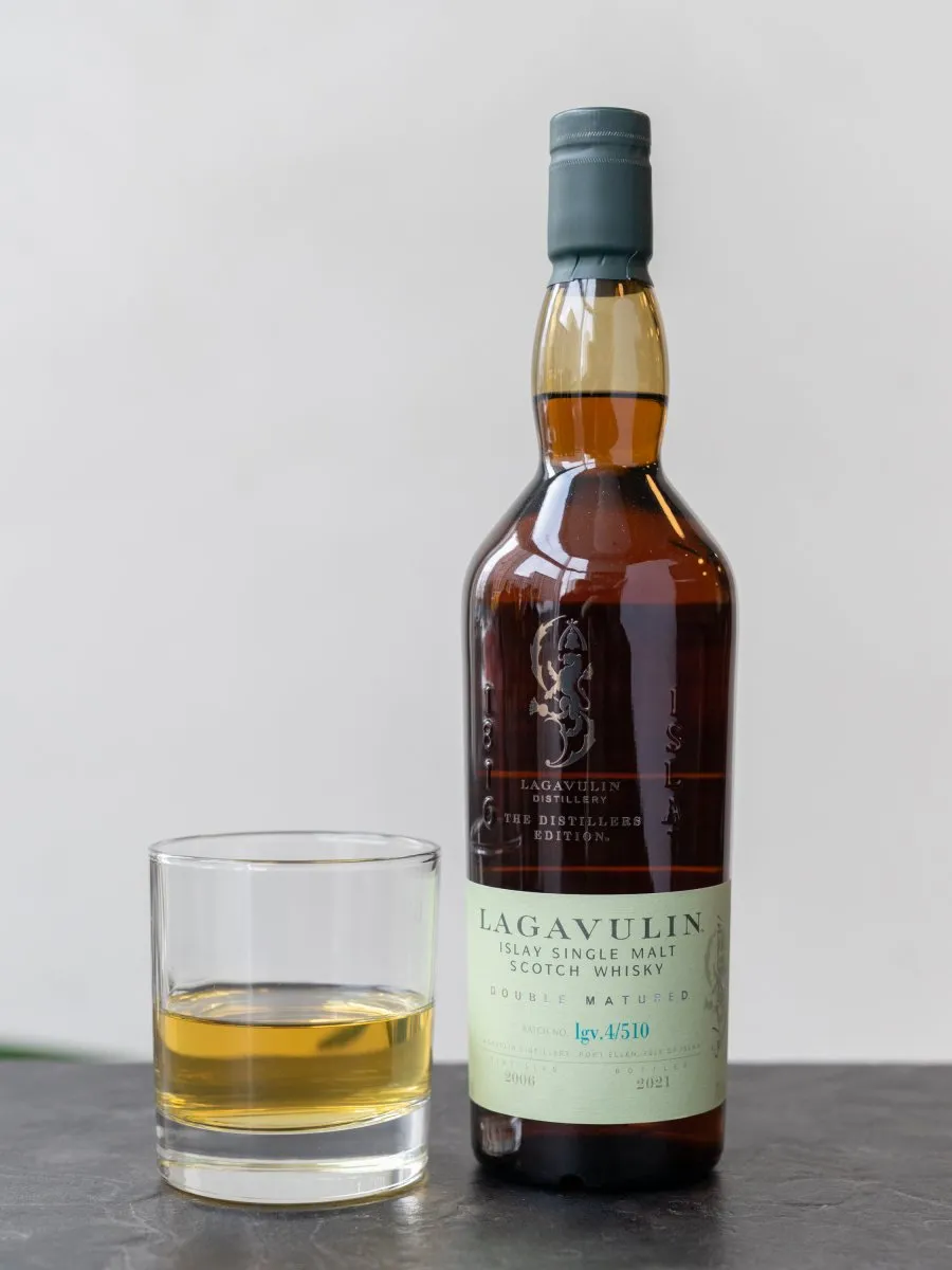 Виски Lagavulin 15 Years Distillers Edition 2021 / Лагавулин 15 лет Дистилерс Эдишин 2021