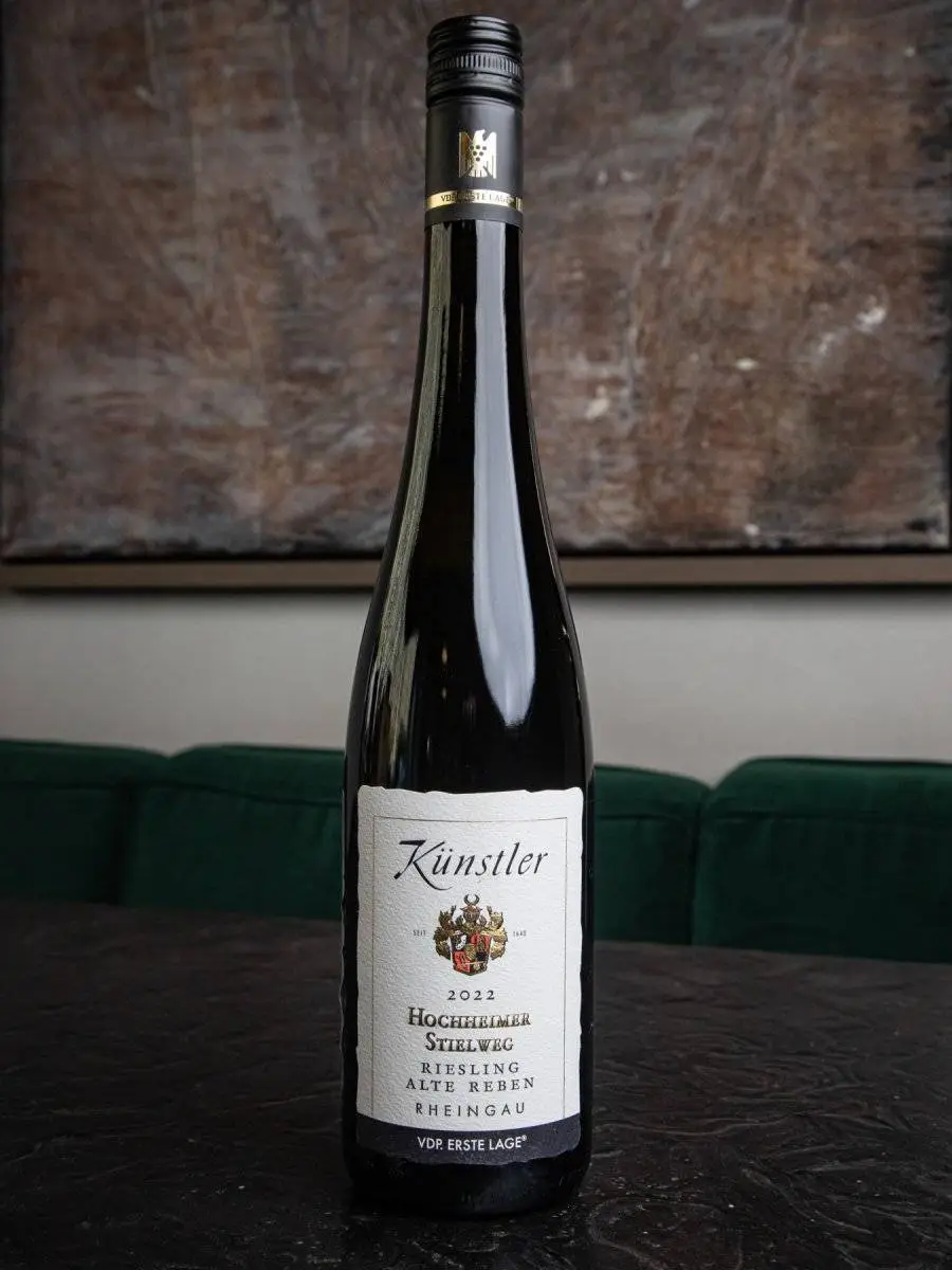Вино Kunstler Stielweg Riesling Alte Reben купить в винном ресторане Остерия - лучшая цена Вино Kunstler Stielweg Riesling Alte Reben / Кюнстлер Штильвег Рислинг Альте Ребен