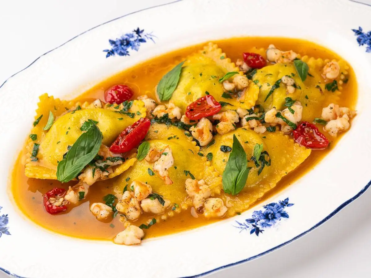 Равиоли с креветками и шпинатом