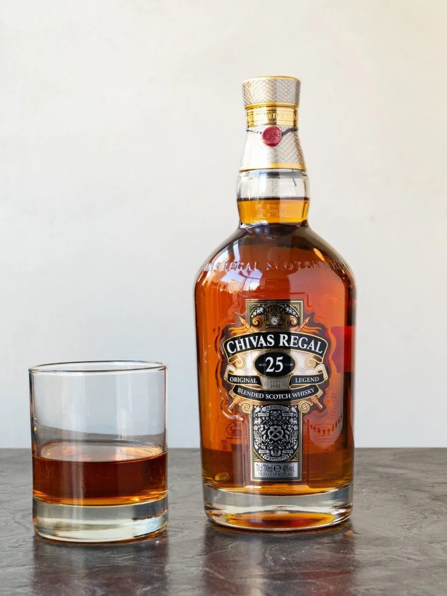 Купить шотландский виски Chivas Regal 25 years лучшая цена в ресторане Амичи Виски Chivas Regal 25 years / Чивас Ригал 25 лет