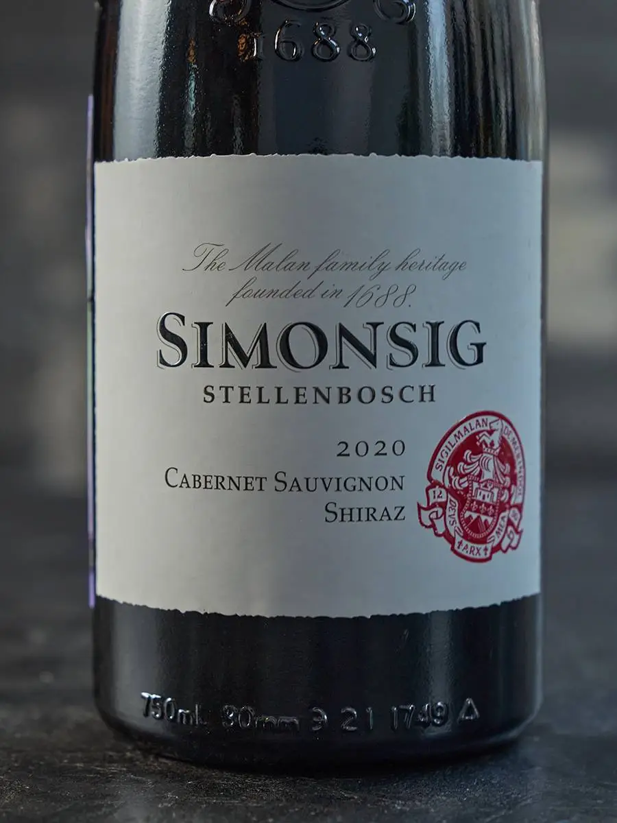 Вино Simonsig Cabernet Sauvignon-Shiraz купить в винном ресторане Остерия - лучшая цена Вино Simonsig Cabernet Sauvignon-Shiraz / Симонсиг Каберне Совиньон Шираз