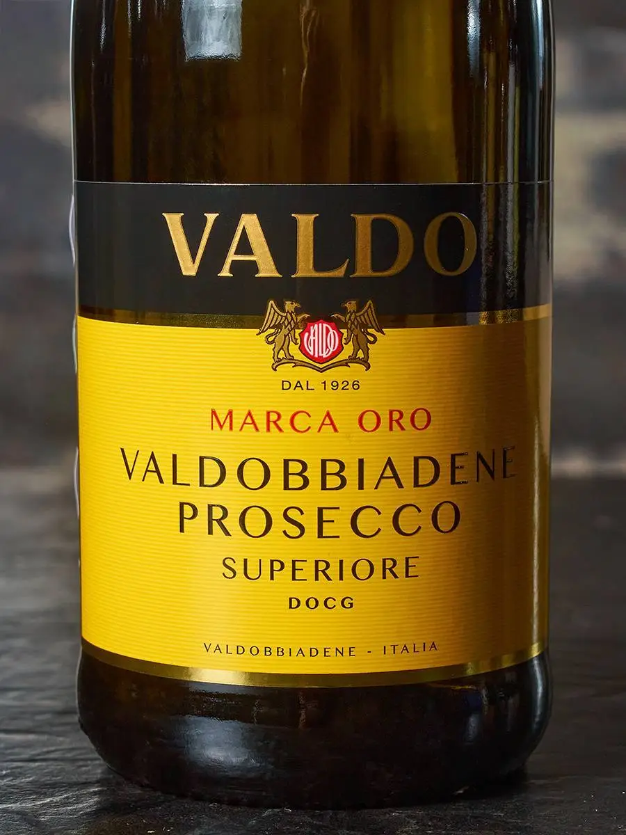 Игристое вино Prosecco Valdobbiadene Superiore Marca Oro Brut Valdo купить в винном ресторане Остерия - лучшая цена Игристое вино Prosecco Valdobbiadene Superiore Marca Oro Brut Valdo / Просекко Вальдоббьядене Супериоре Марка Оро Брют Вальдо