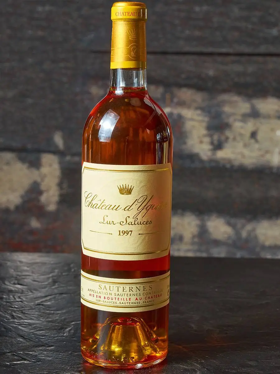 Вино Chateau d'Yquem Sauternes Premier Grand Cru Superieur 1997 купить в винном ресторане Остерия - лучшая цена Вино Chateau d'Yquem Sauternes Premier Grand Cru Superieur 1997 / Шато д'Икем Сотерн Премье Гран Крю Классе Супериор