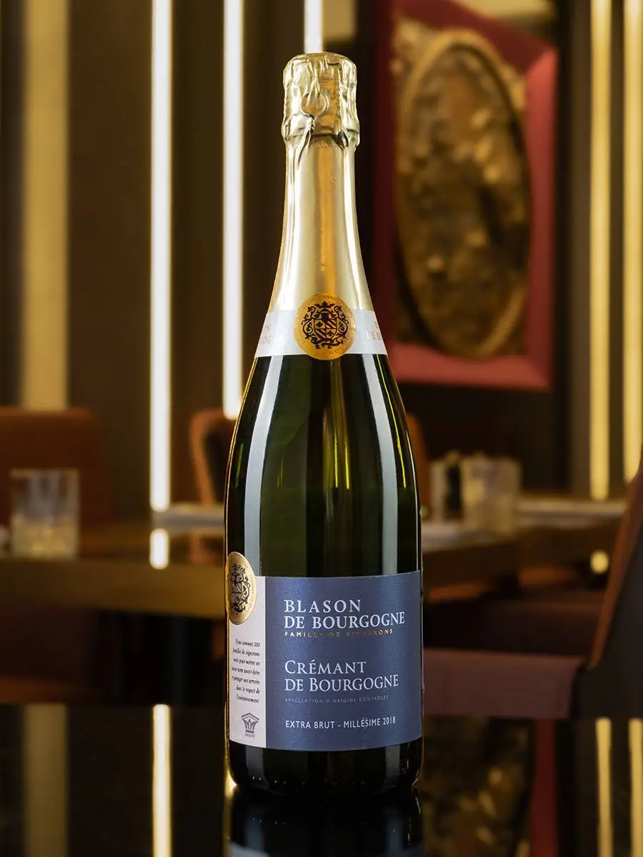 Игристое вино Blason de Bourgogne Blanc de Blancs Cremant de Bourgogne Extra Brut Millesime 2018 / Блазон де Бургонь Блан де Блан Креман де Бургонь 