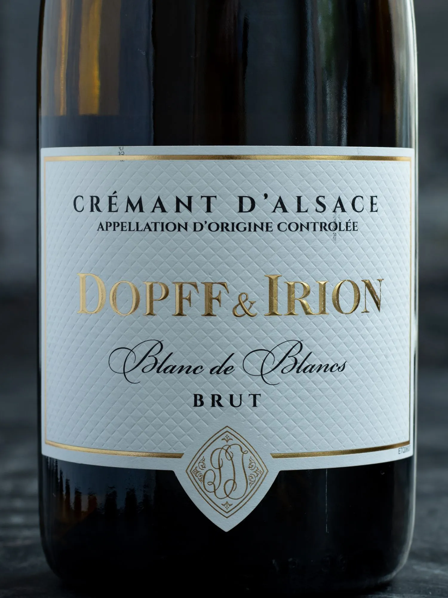 Купить игристое вино Игристое вино Dopff & Irion Cremant d'Alsace Brut Blanc de Blanc - лучшая цена и выбор в Остерия Амичи Игристое вино Dopff & Irion Cremant d'Alsace Brut Blanc de Blanc / Допф энд Ирион Креман д'Эльзас Брют Блан де Блан