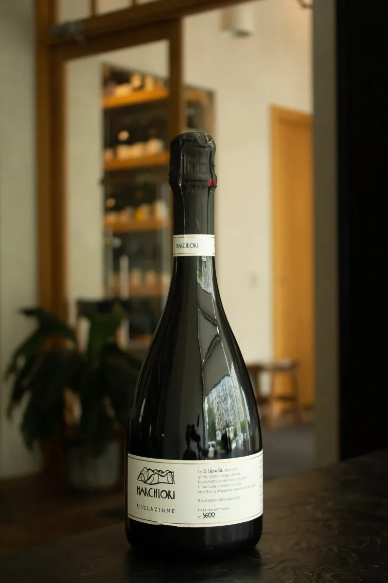 Игристое вино Marchiori Rivelazione Valdobbiadene Prosecco Superiore купить в винном ресторане Остерия - лучшая цена Игристое вино Marchiori Rivelazione Valdobbiadene Prosecco Superiore / Маркьори Ривелационе Вальдобьядене Просекко Супериоре