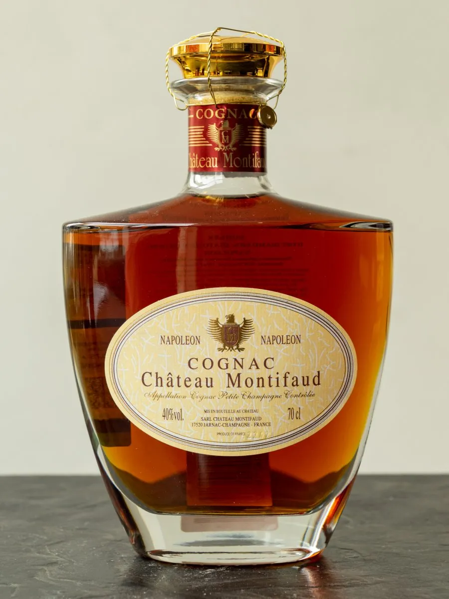 Cognac chateau. Французский коньяк Шато де Монтифо. Французский коньяк Шато Монтифо. Шато Монтифо Наполеон коньяк. Коньяк шампань Шато де Монтифо.