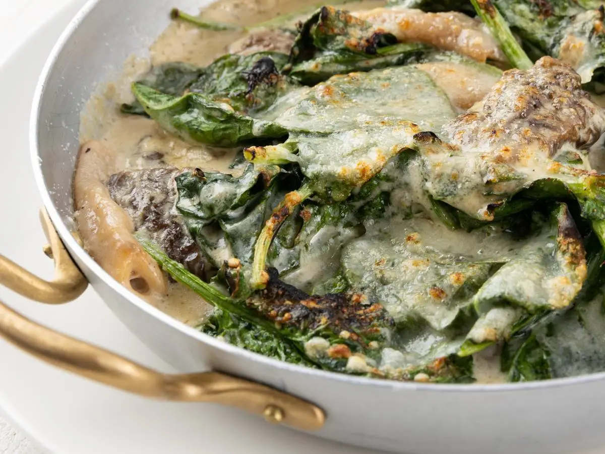 Сморчки со шпинатом