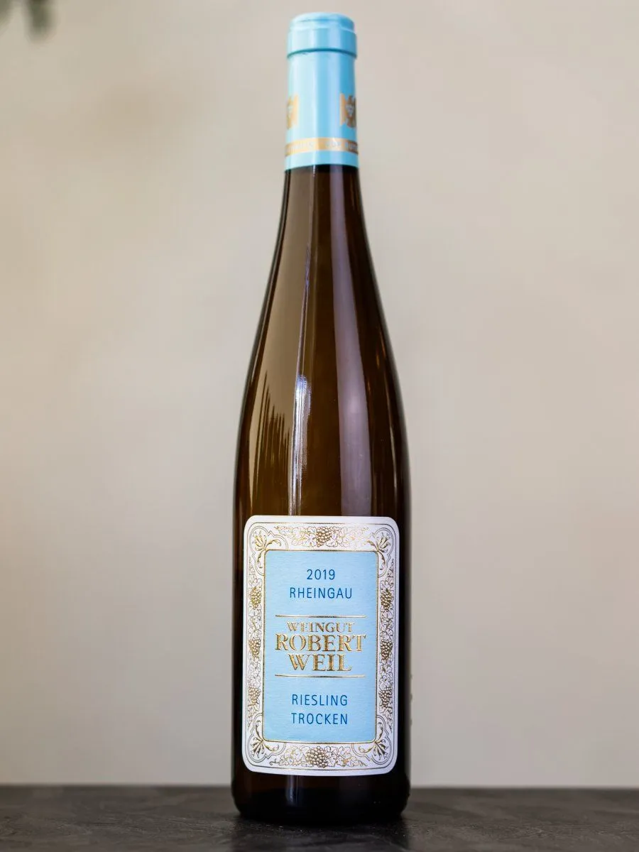 Купить вино Robert Weil Rheingau Riesling Tradition в винном ресторане Остерия цена Вино Robert Weil Rheingau Riesling Trocken / Роберт Вайль Рейнгау Рислинг Трокен