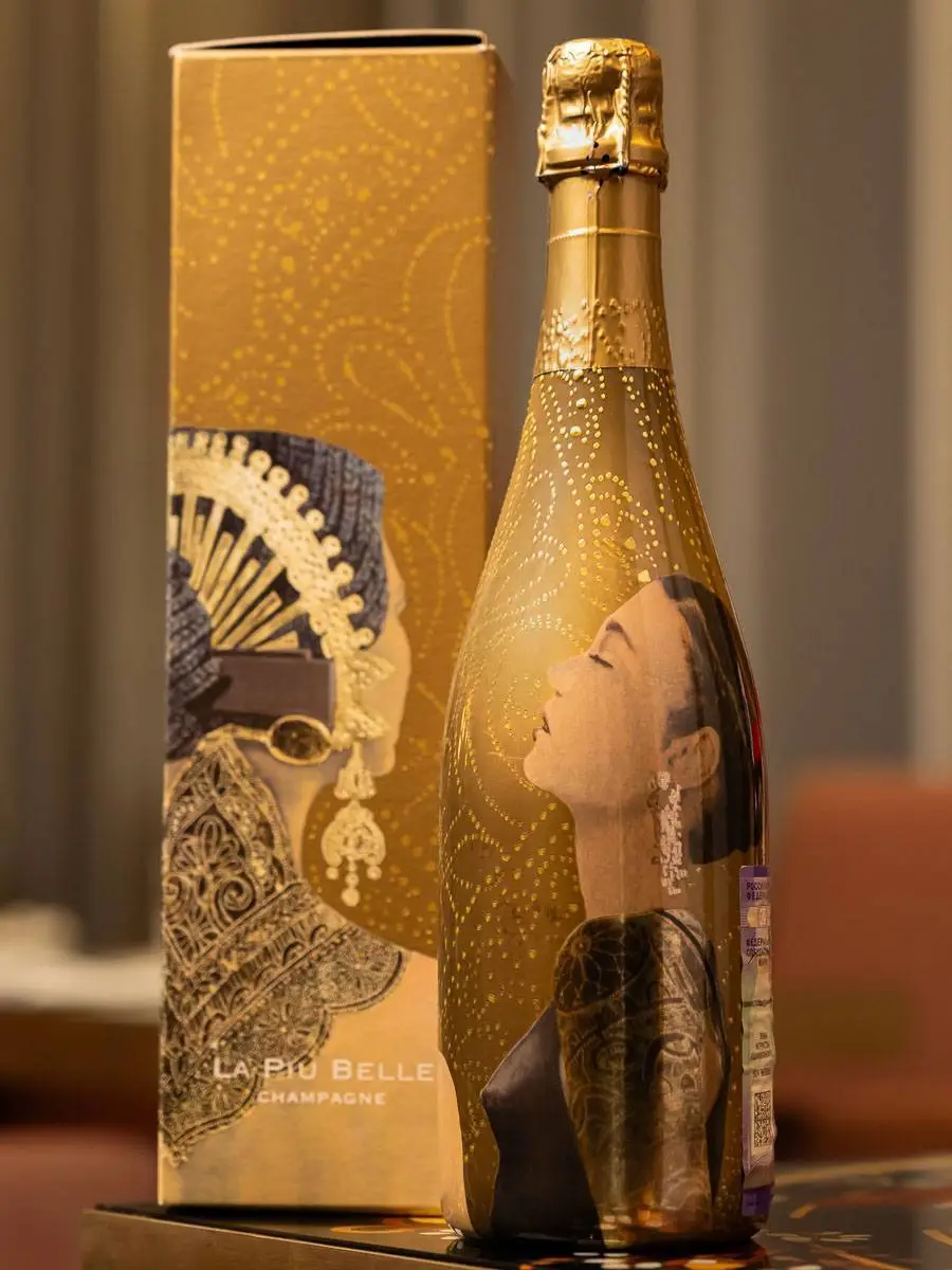 Шампанское Vik La Piu Belle Millesime 2009 / Вик Ля Пью Белль Миллезим