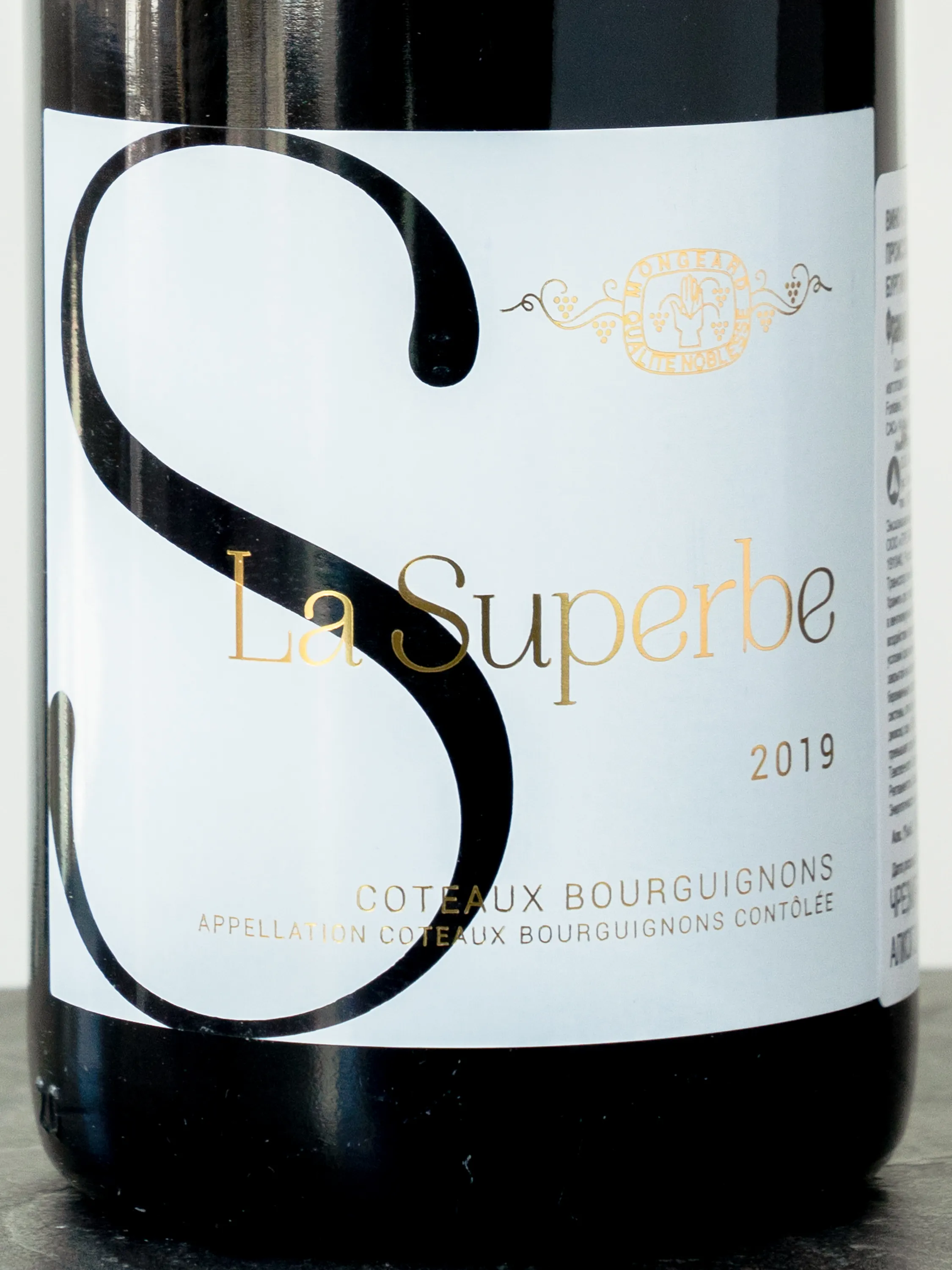 Вино Domaine Mongeard-Mugneret Coteaux Bourguignons La Superbe купить в винном ресторане Остерия - лучшая цена Вино Domaine Mongeard-Mugneret Coteaux Bourguignons La Superbe / Монжар-Мюньере Кото Бургиньон Ля Суперб