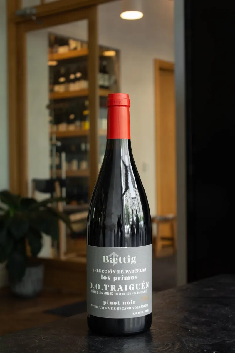 Вино Baettig Los Primos Pinot Noir Traiguen купить в винном ресторане Остерия - лучшая цена Вино Baettig Los Primos Pinot Noir Traiguen / Баеттиг Лос Примос Пино Нуар