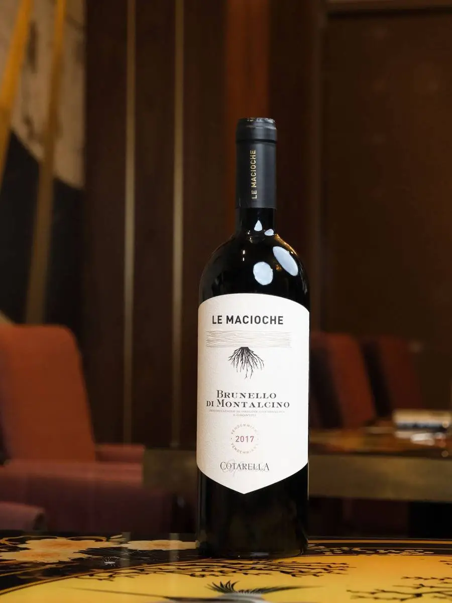 Вино Le Macioche Brunello di Montalchino 2017 купить в винном ресторане Остерия - лучшая цена Вино Le Macioche Brunello di Montalchino 2017 / Ле Мачоке Брунелло ди Монтальчино