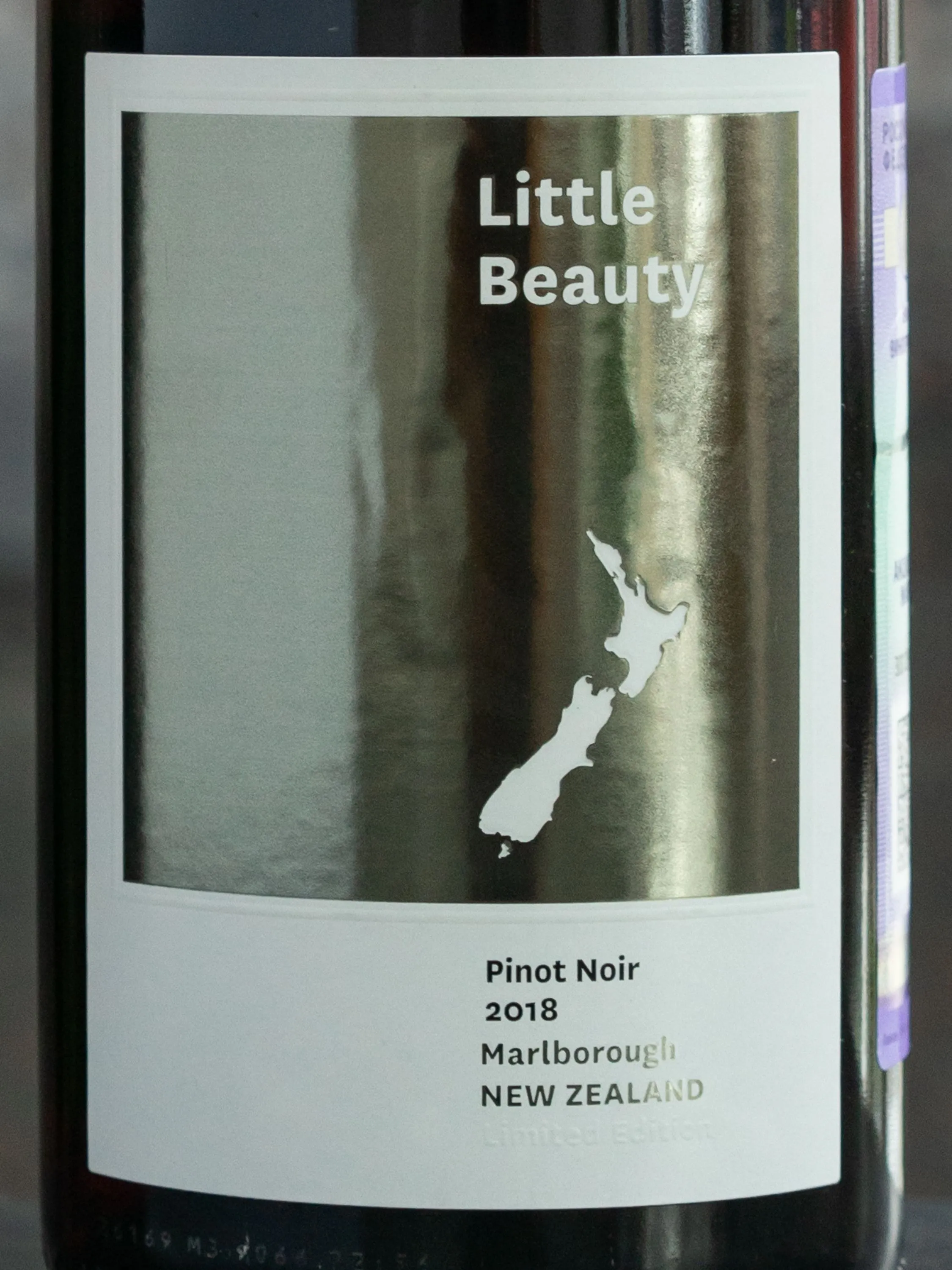 Купить вино Little Beauty Pinot Noir в итальянском ресторане Остерия Амичи Мосфильмовская 88 Вино Little Beauty Pinot Noir / Литтл Бьюти Пино Нуар