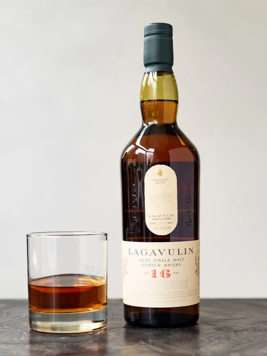 Виски Lagavulin 16 years old / Лагавулин 16 лет