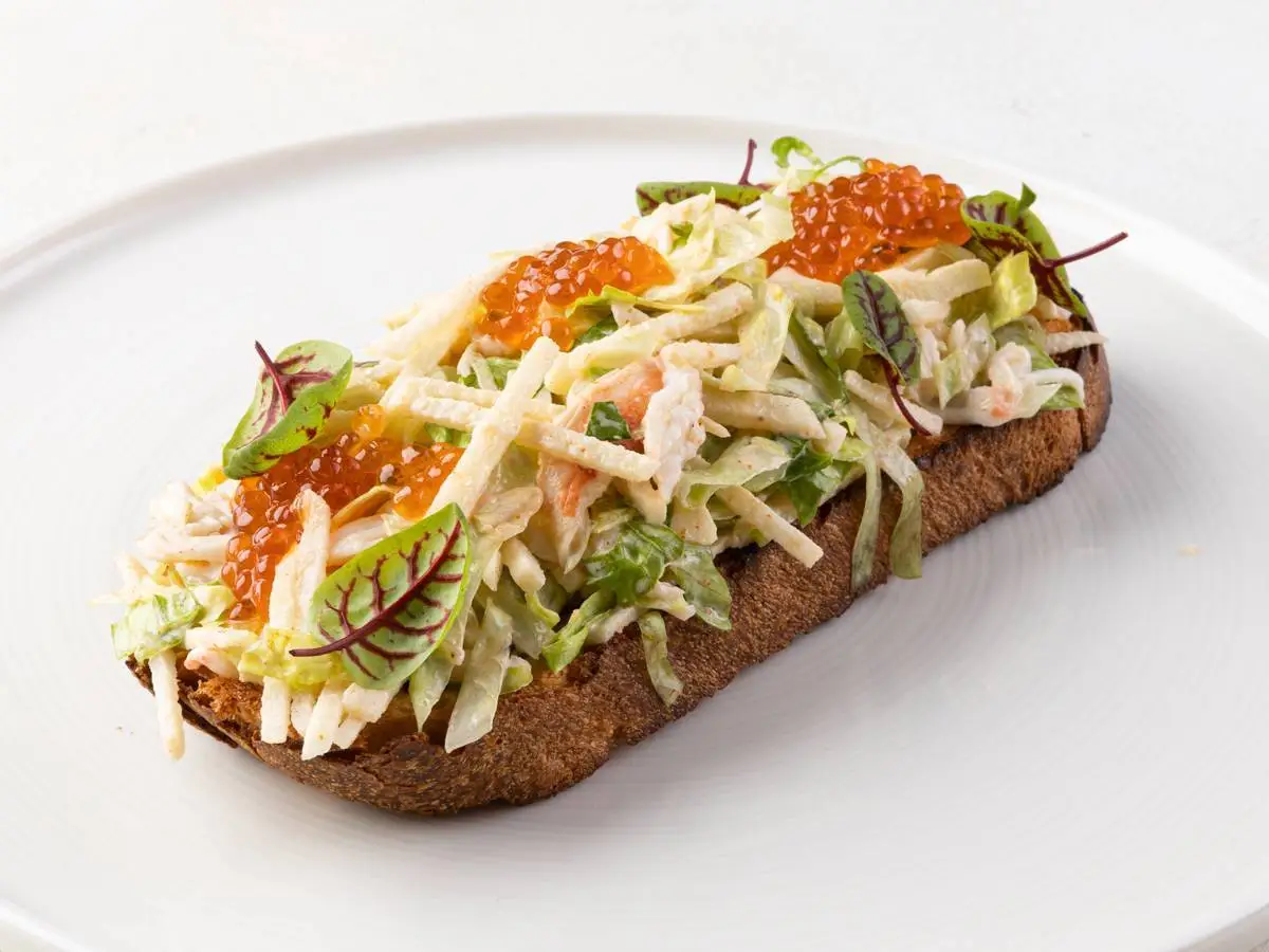 Брускетта с крабом