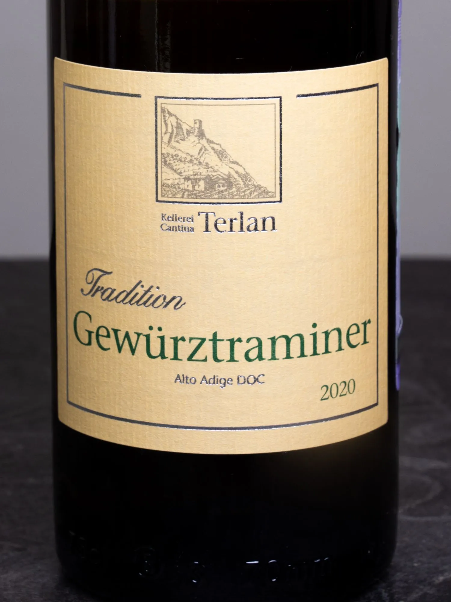 Купить вино Cantina Terlano Gewurztraminer Alto Adige в винном ресторане Остерия цена Вино Cantina Terlano Gewurztraminer Alto Adige / Терлан Гевюрцтраминер Альто Адидже