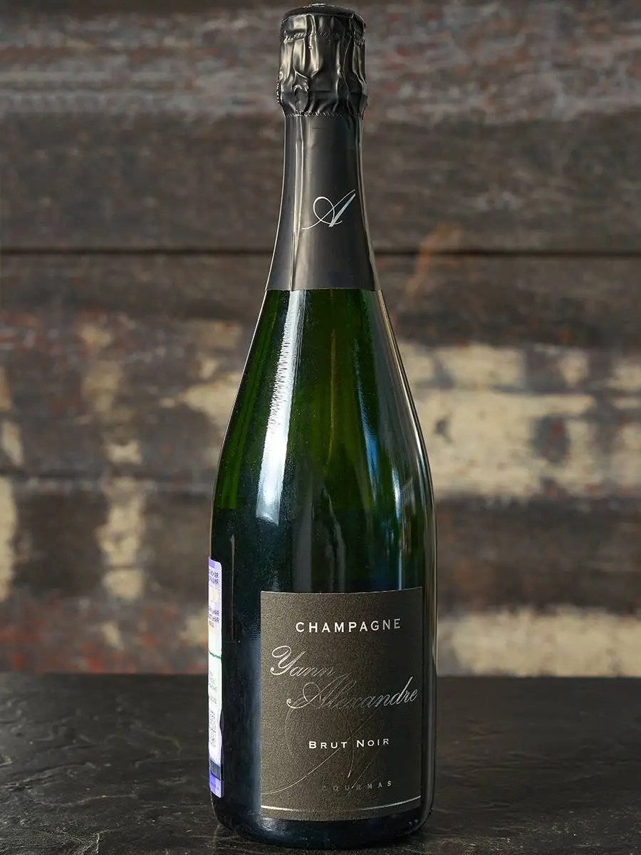 Шампанское Champagne Yann Alexandre Brut Noir купить в винном ресторане Остерия - лучшая цена Шампанское Champagne Yann Alexandre Brut Noir / Шампань Янн Александр Брют Нуар