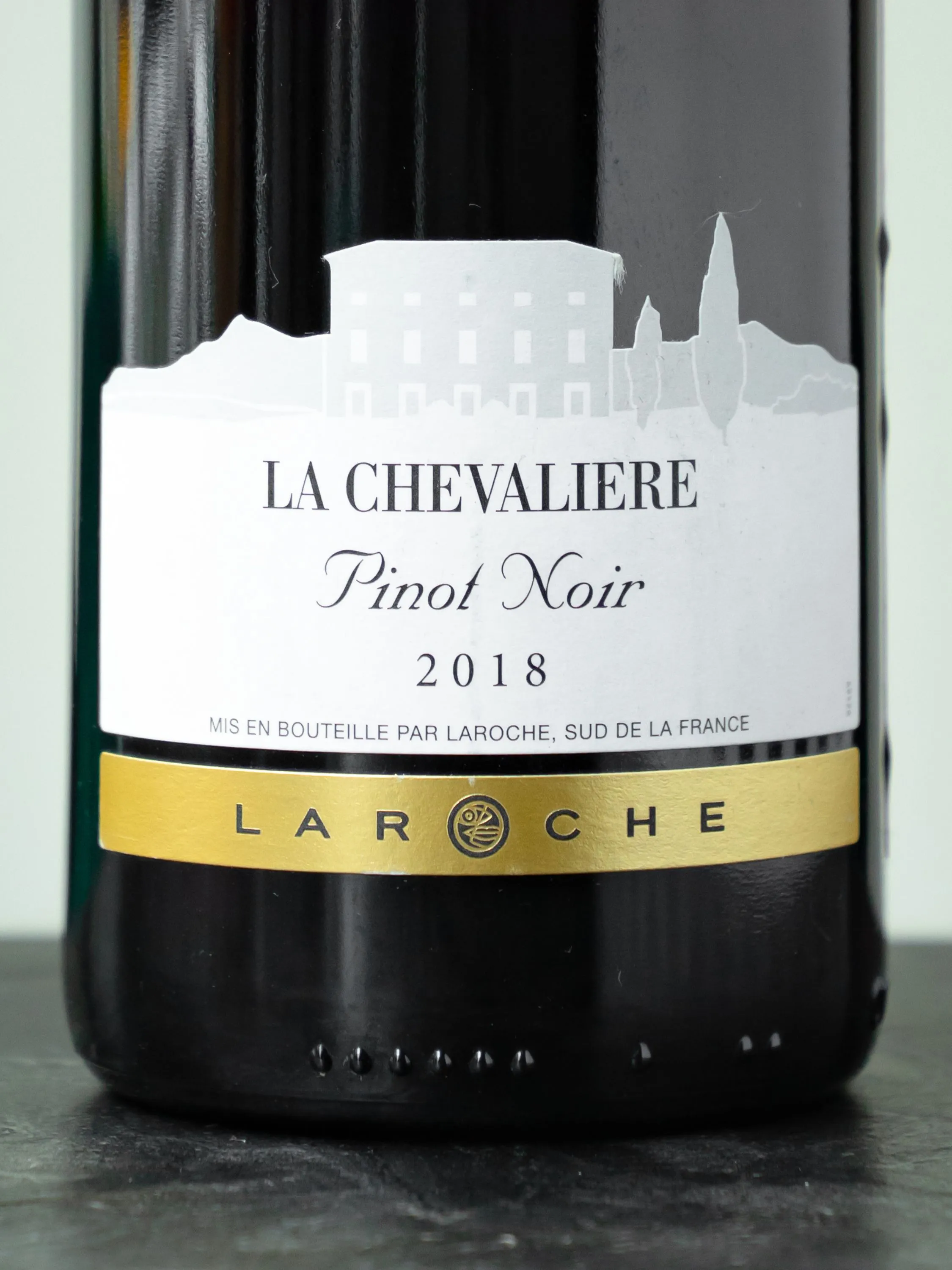 Вино Domaine Laroche Pinot Noir La Chevaliere купить в ресторане Остерия - лучшая цена Вино Domaine Laroche Pinot Noir La Chevaliere / Ларош Пино Нуар Ля Шевалье