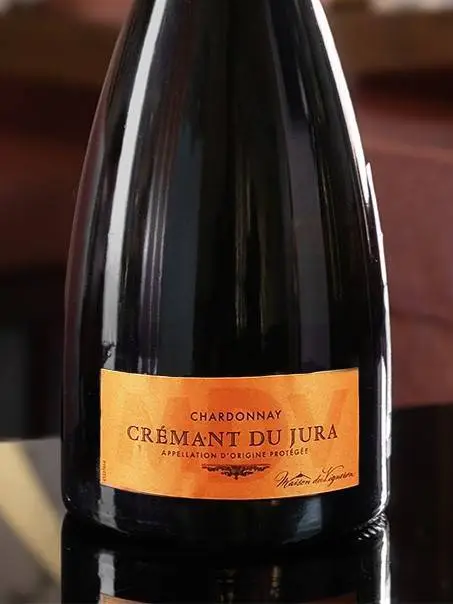 Игристое вино Maison du Vigneron Cremant du Jura купить в винном ресторане Остерия - лучшая цена Игристое вино Maison du Vigneron Cremant du Jura / Креман Дю Жюра Мезон Дю Винерон