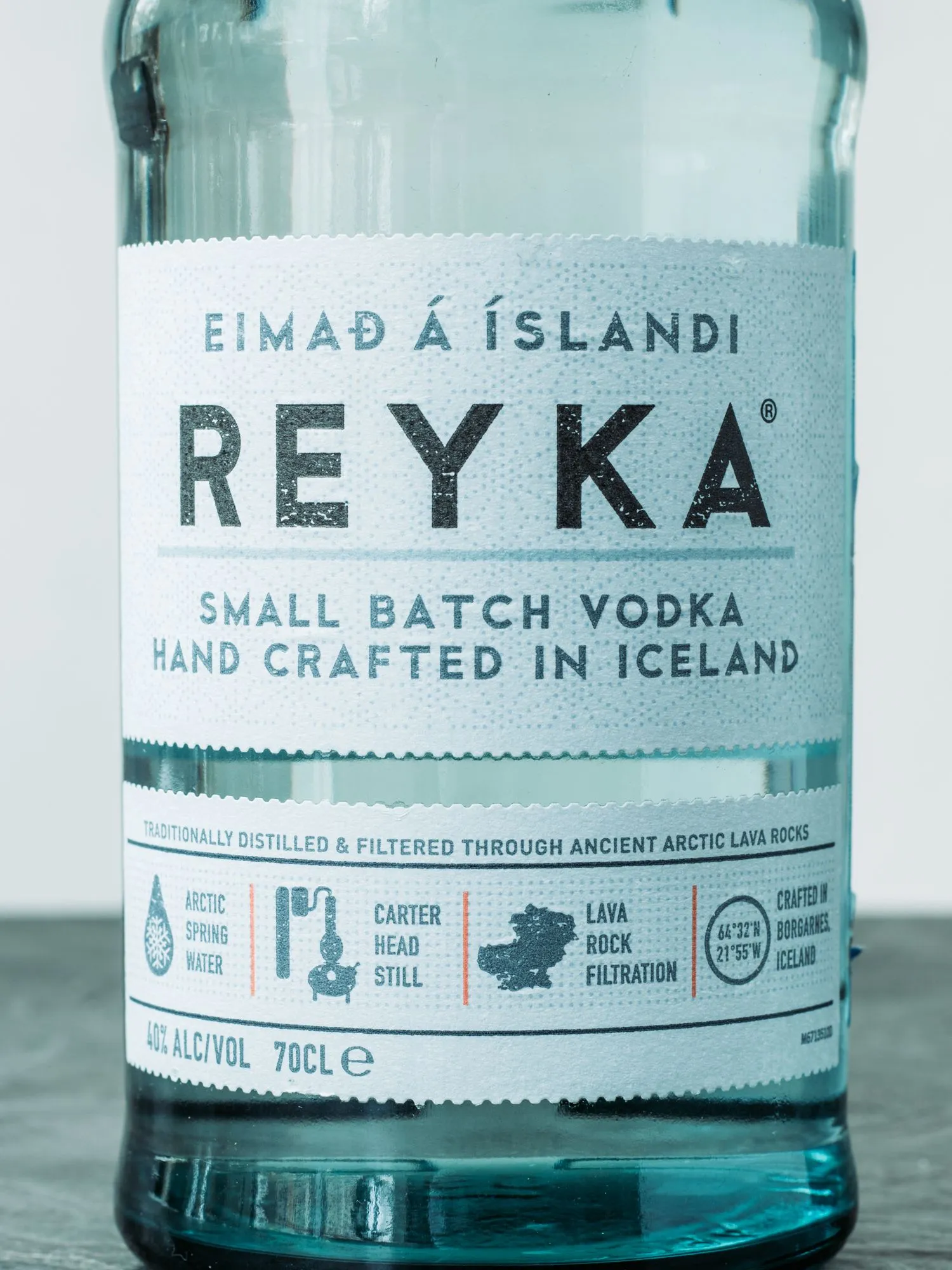 Купить водку Рейка Смол Батч в ресторане Остерия цена Водка Reyka Small Batch / Рейка Смол Батч
