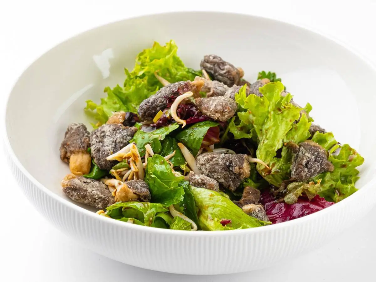 Салат с хрустящими сморчками