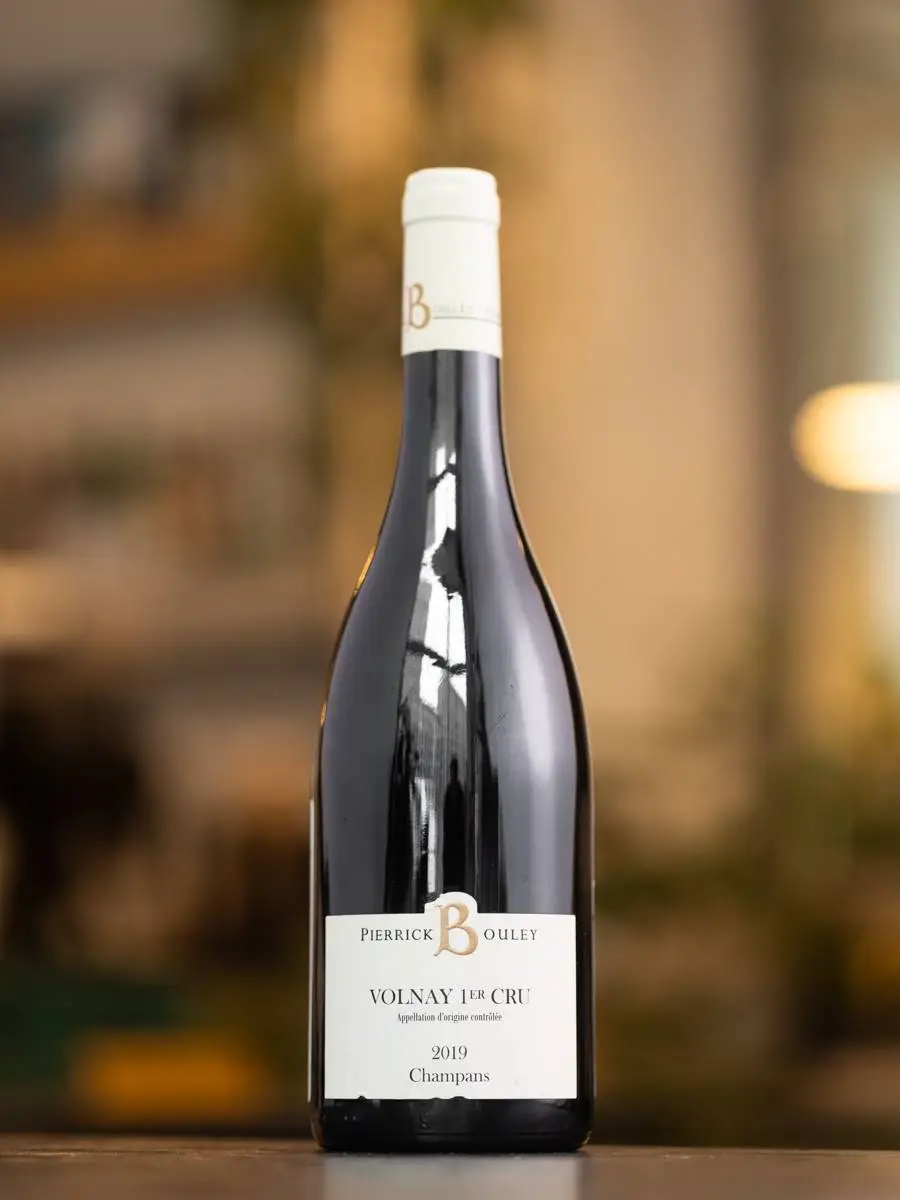 Вино Volnay Premier Cru Champans Pierrick Bouley 2019 купить в винном ресторане Остерия - лучшая цена Вино Volnay Premier Cru Champans Pierrick Bouley 2019 / Вольне Премье Крю Шампан Шен Пьеррик Були