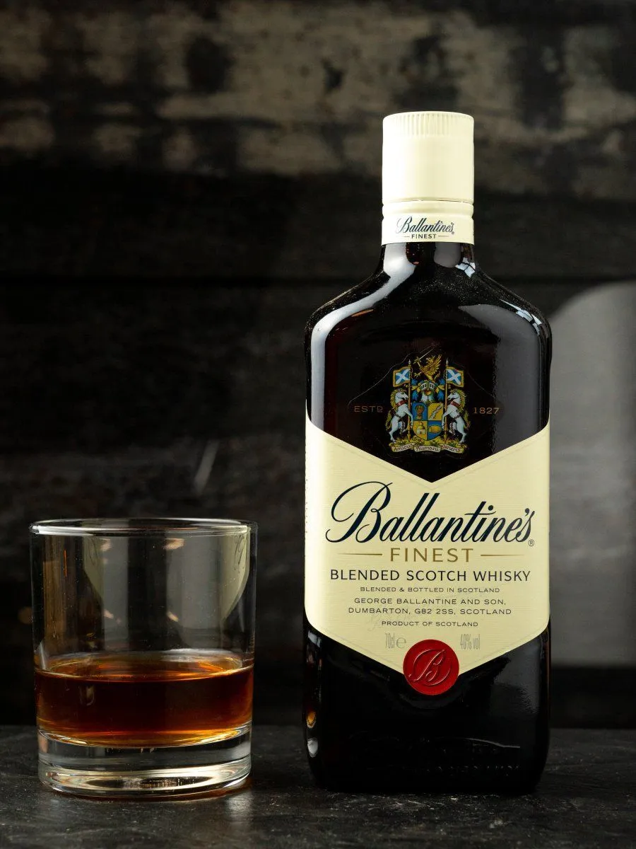 Купить Шотландский виски Ballantines Finest 0.7 лучшая цена в ресторане Амичи Виски Ballantines 700 ml / Баллантайнс