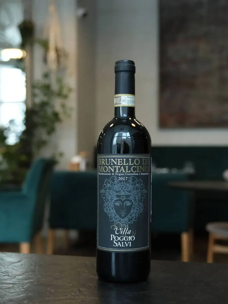 Вино Villa Poggio Salvi Brunello di Montalcino 2017 купить в винном ресторане Остерия - лучшая цена Вино Villa Poggio Salvi Brunello di Montalcino 2017 / Вилла Поджо Салви Брунелло ди Монтальчино 2017