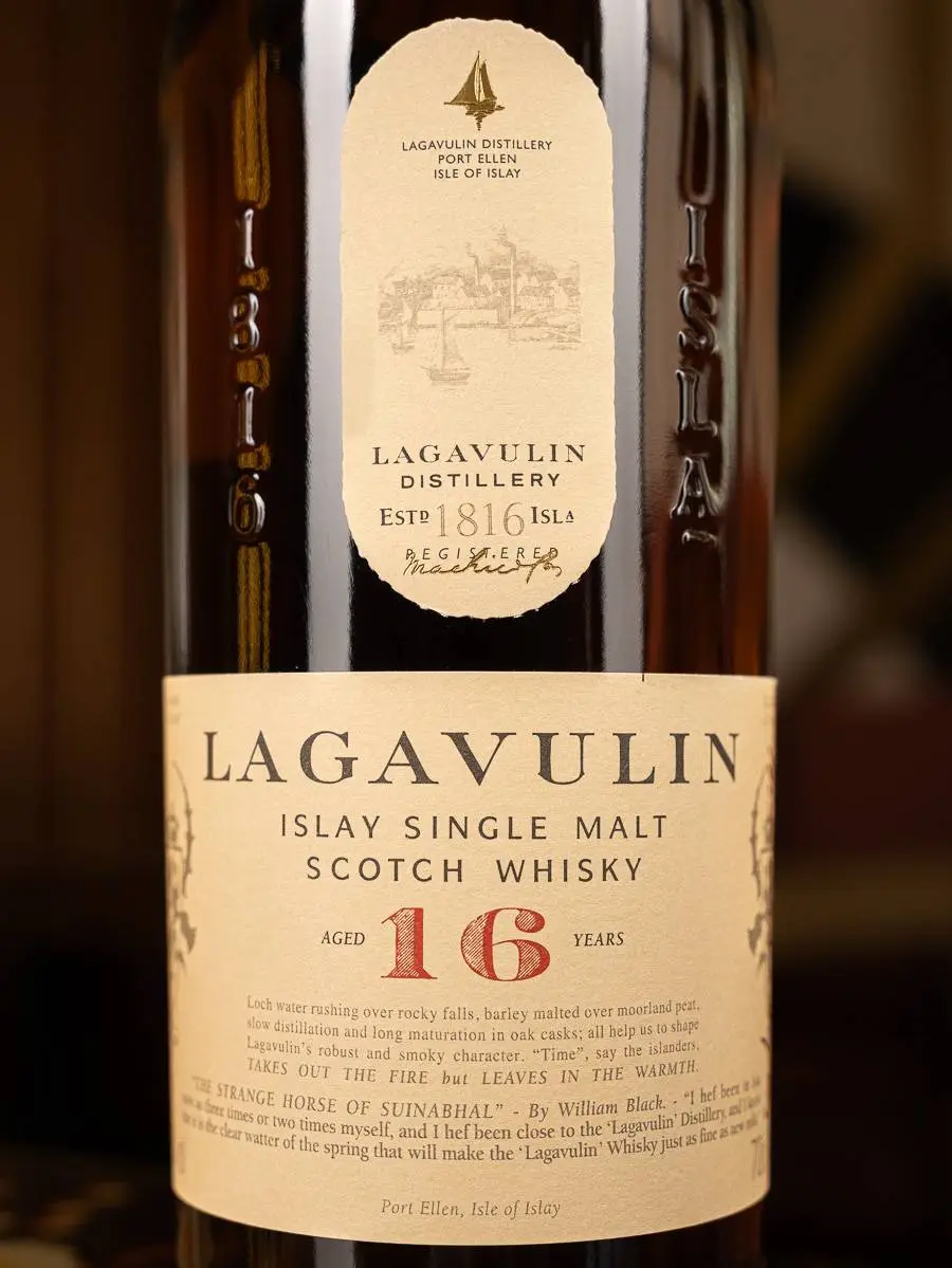 Этикетка Lagavulin 16 years old 700 ml