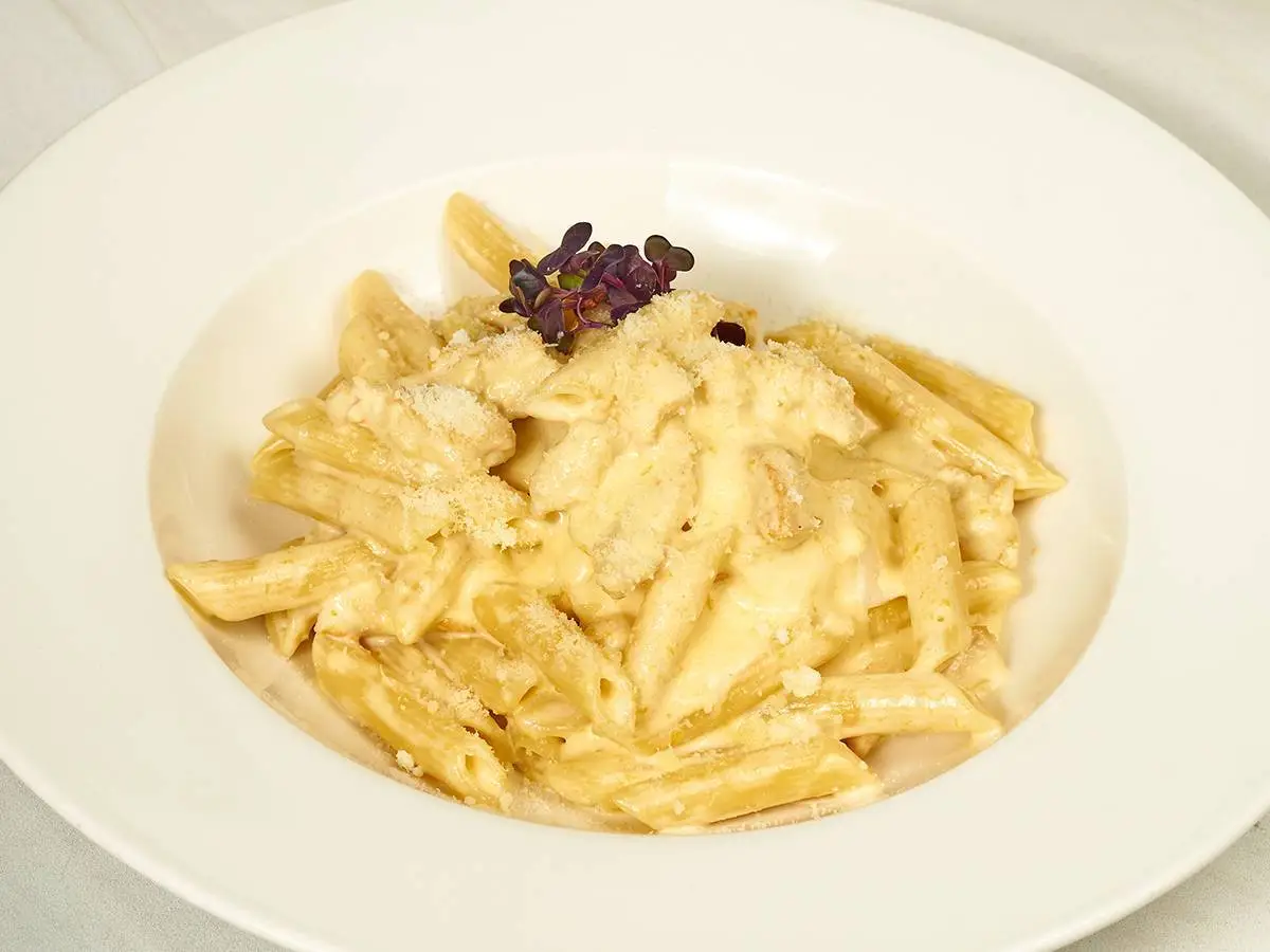Карбонара пенне с курицей и сливками