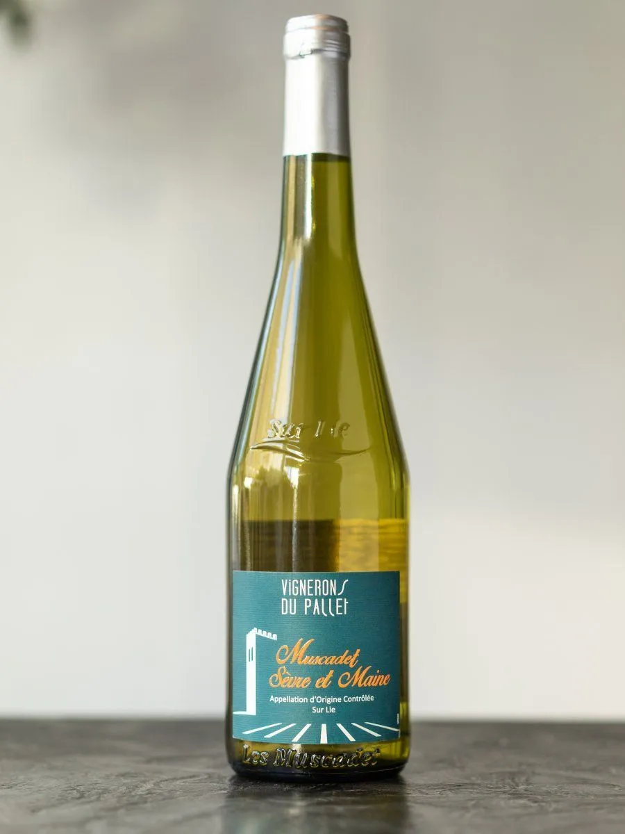 Купить вино Vignerons du Pallet Muscadet Sevre et Maine sur Lie - лучшая цена в винном ресторане Остерия Вино Vignerons du Pallet Muscadet Sevre et Maine sur Lie / Вигнерон дю Паллет Мюскаде Севр е Мэн Сюр Ли