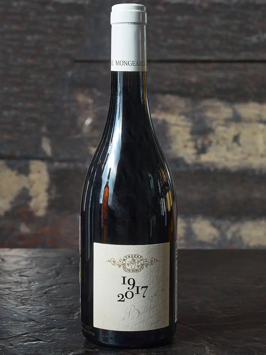 Вино Vosne-Romanee Mongeard-Mugneret 2017 купить в винном ресторане Остерия - лучшая цена Вино Vosne-Romanee Mongeard-Mugneret 2017 / Вон-Романе Монжар Мюньере