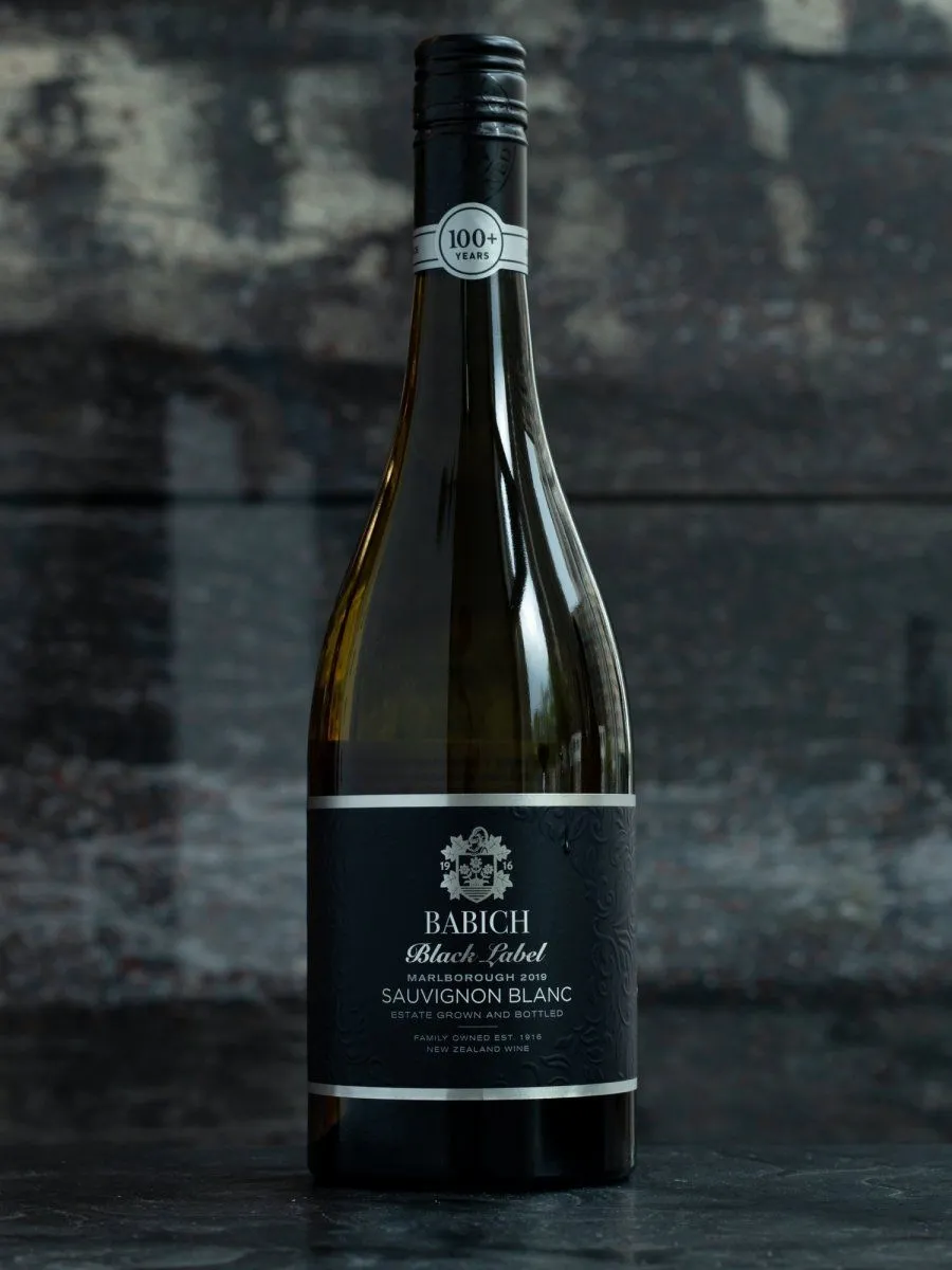 Купить вино Babich Wines Black Label Sauvignon Blanc Marlborough в ресторане Остерия Амичи цена Вино Babich Wines Black Label Sauvignon Blanc Marlborough / Бабич Блэк Лейбл Мальборо