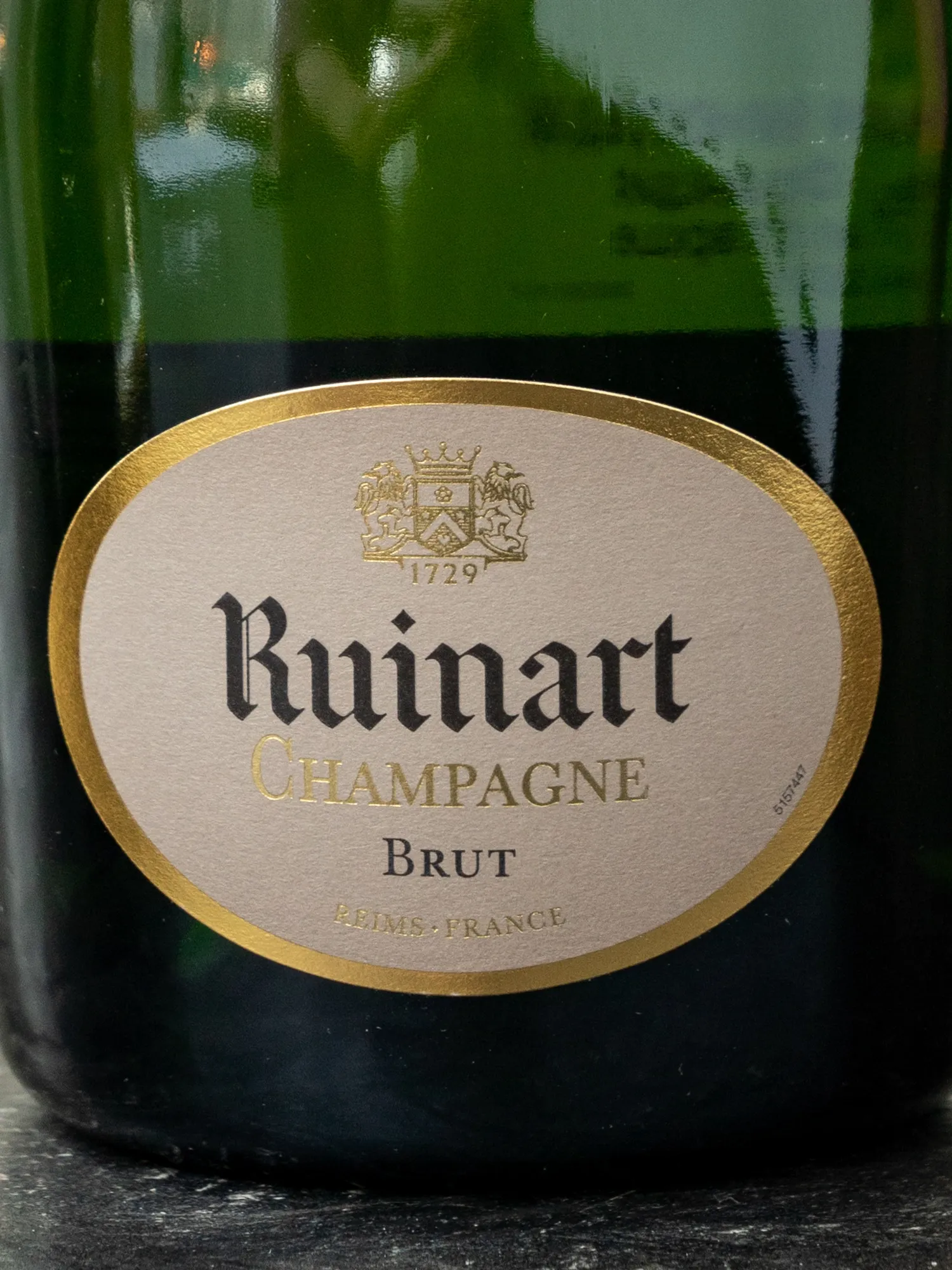 Шампанское R de Ruinart Brut купить в винном ресторане Остерия - лучшая цена Шампанское R de Ruinart Brut / P де Рюинар Брют