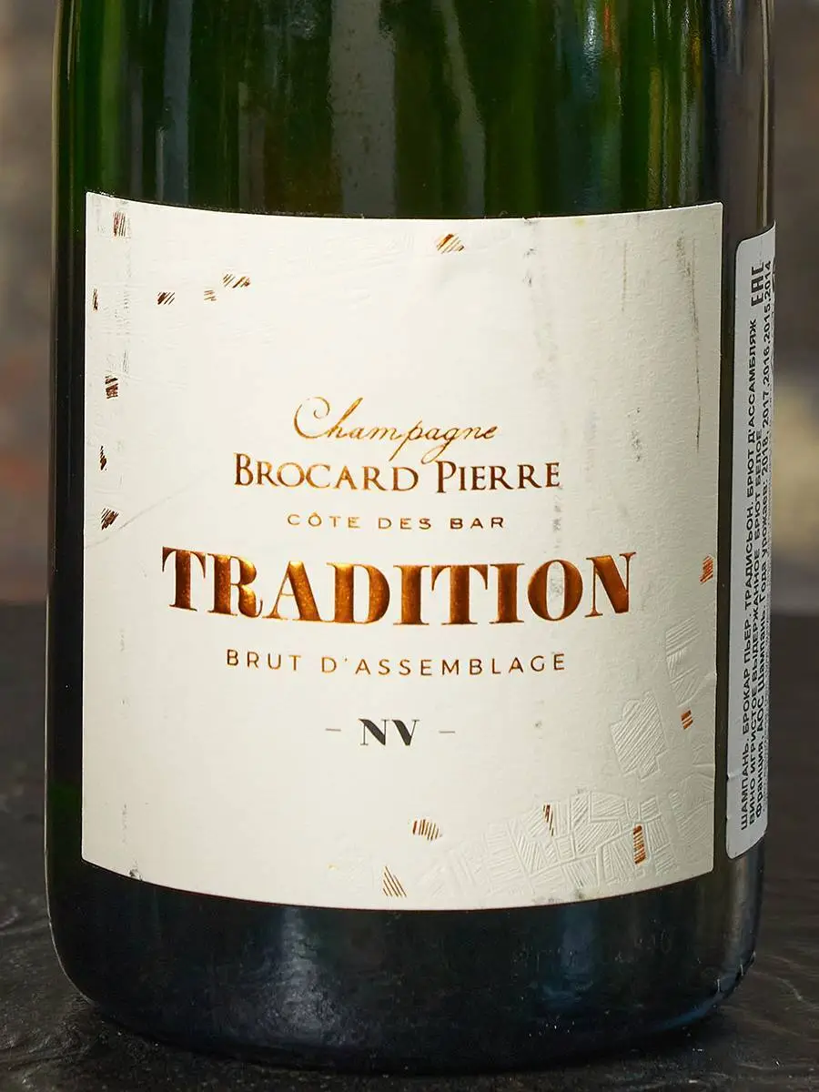 Шампанское Brocard Pierre Tradition Brut d Assemblage Champagne купить в винном ресторане Остерия - лучшая цена Шампанское Brocard Pierre Tradition Brut d Assemblage Champagne / Брокар Пьер Традисьон Брют д'Ассамбляж