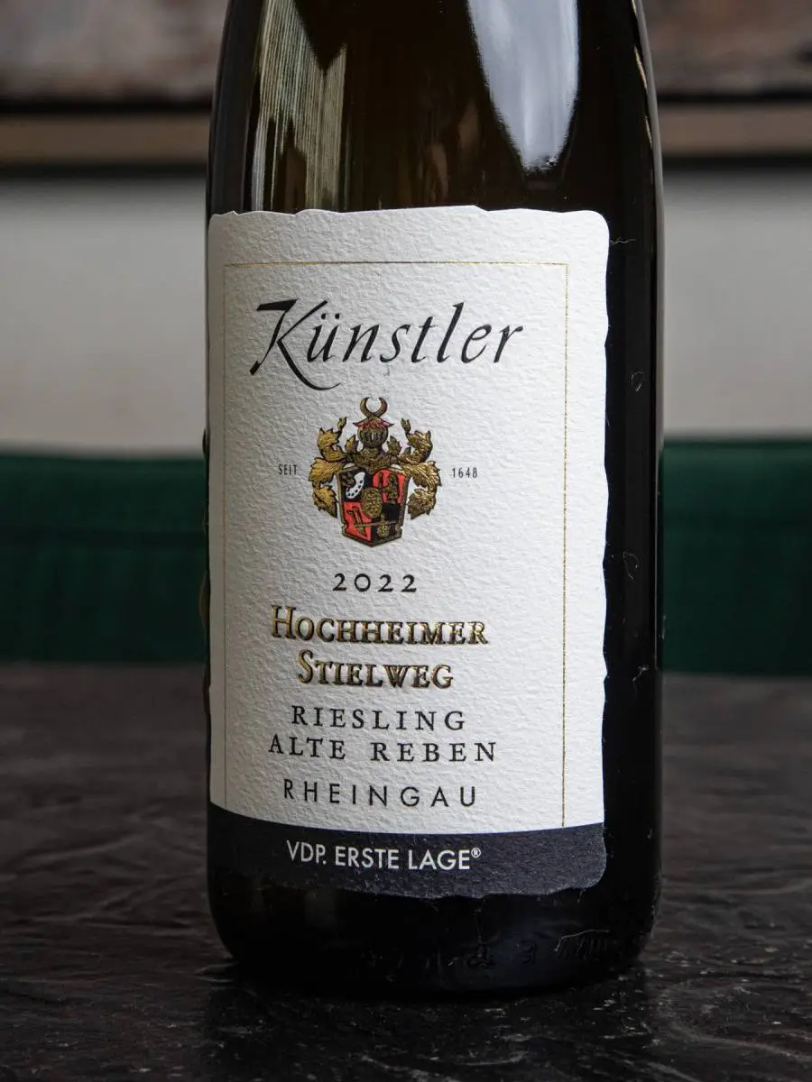 Вино Kunstler Stielweg Riesling Alte Reben купить в винном ресторане Остерия - лучшая цена Вино Kunstler Stielweg Riesling Alte Reben / Кюнстлер Штильвег Рислинг Альте Ребен
