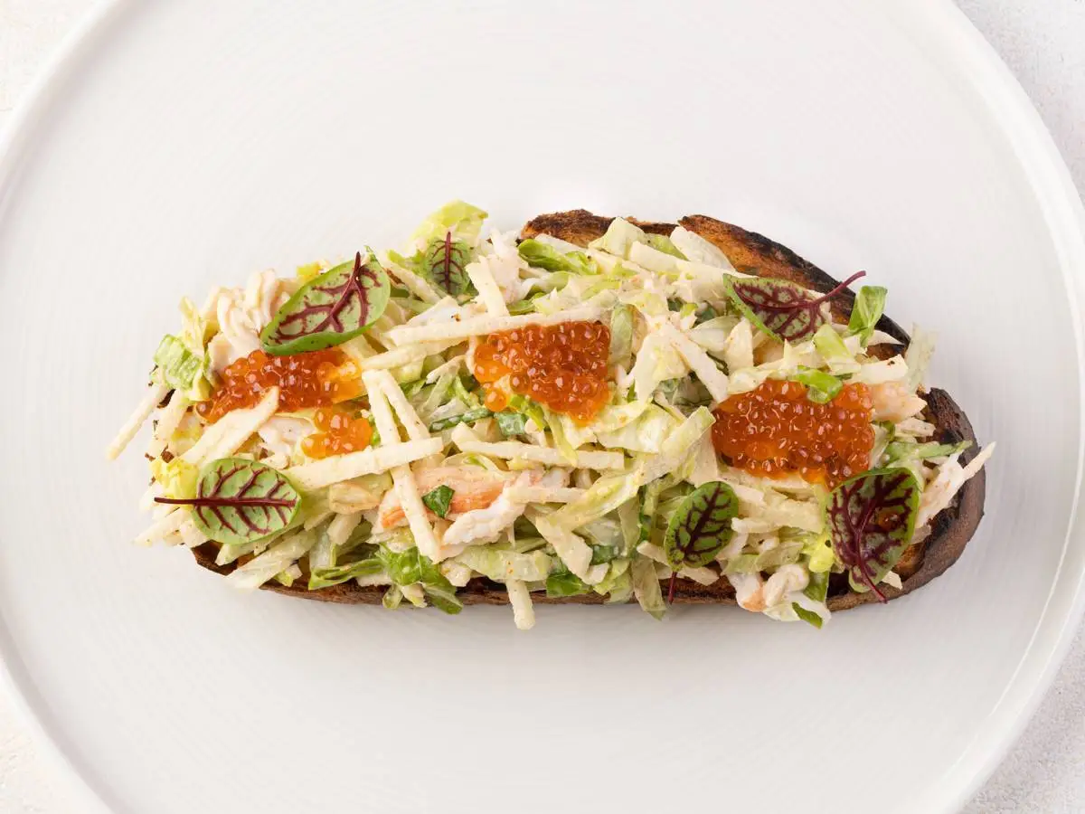 Брускетта с крабом