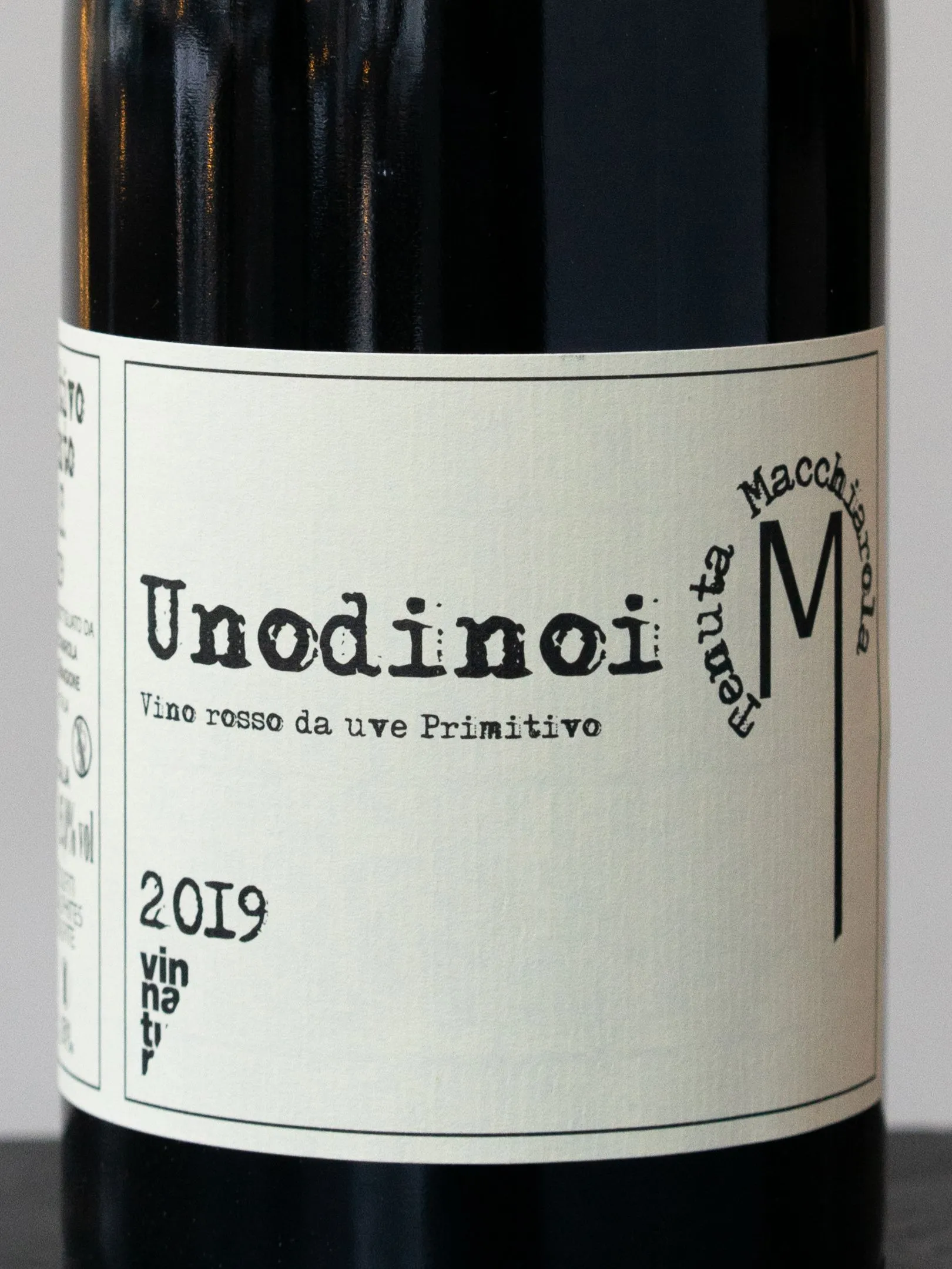Вино Tenuta Macchiarola Unodinoi Salento купить в ресторане Остерия - лучшая цена Вино Tenuta Macchiarola Unodinoi Salento / Саленто Тенута Маккьярола Унодиной