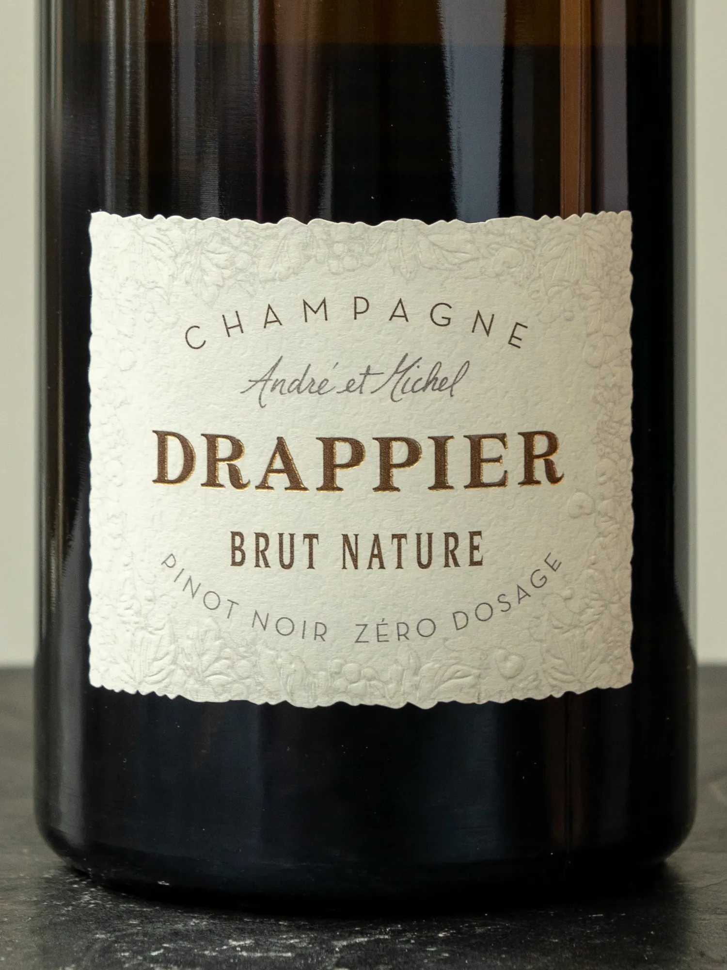 Шампанское Champagne Drappier Brut Nature купить в винном ресторане Остерия - лучшая цена Шампанское Champagne Drappier Brut Nature / Брют Натюр Зеро Дозаж Драпье