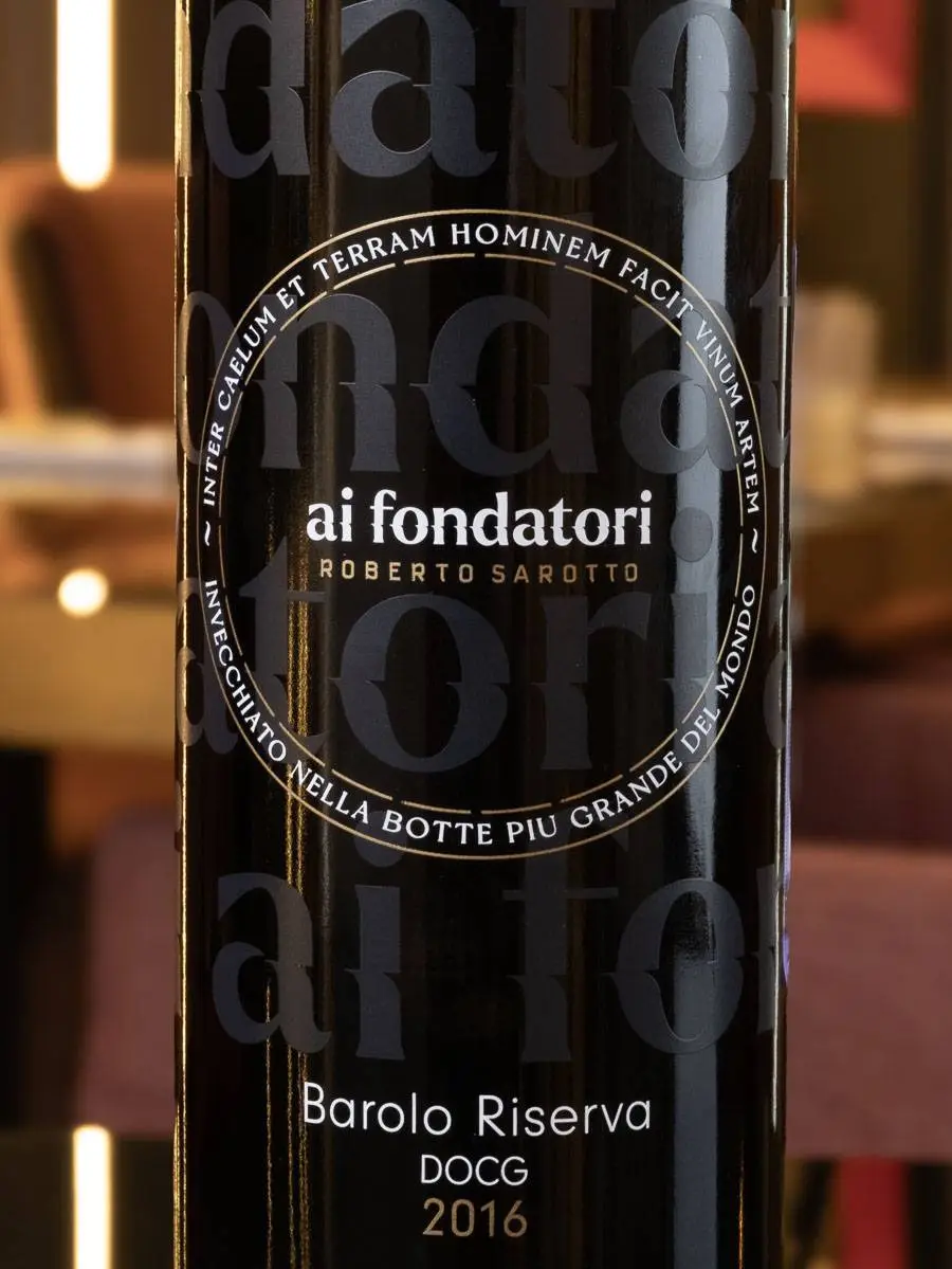 Вино Roberto Sarotto Ai Fondatori Barolo Riserva DOCG 2016 купить в винном ресторане Остерия - лучшая цена Вино Roberto Sarotto Ai Fondatori Barolo Riserva DOCG 2016 / Ай Фондатори Бароло Ризерва