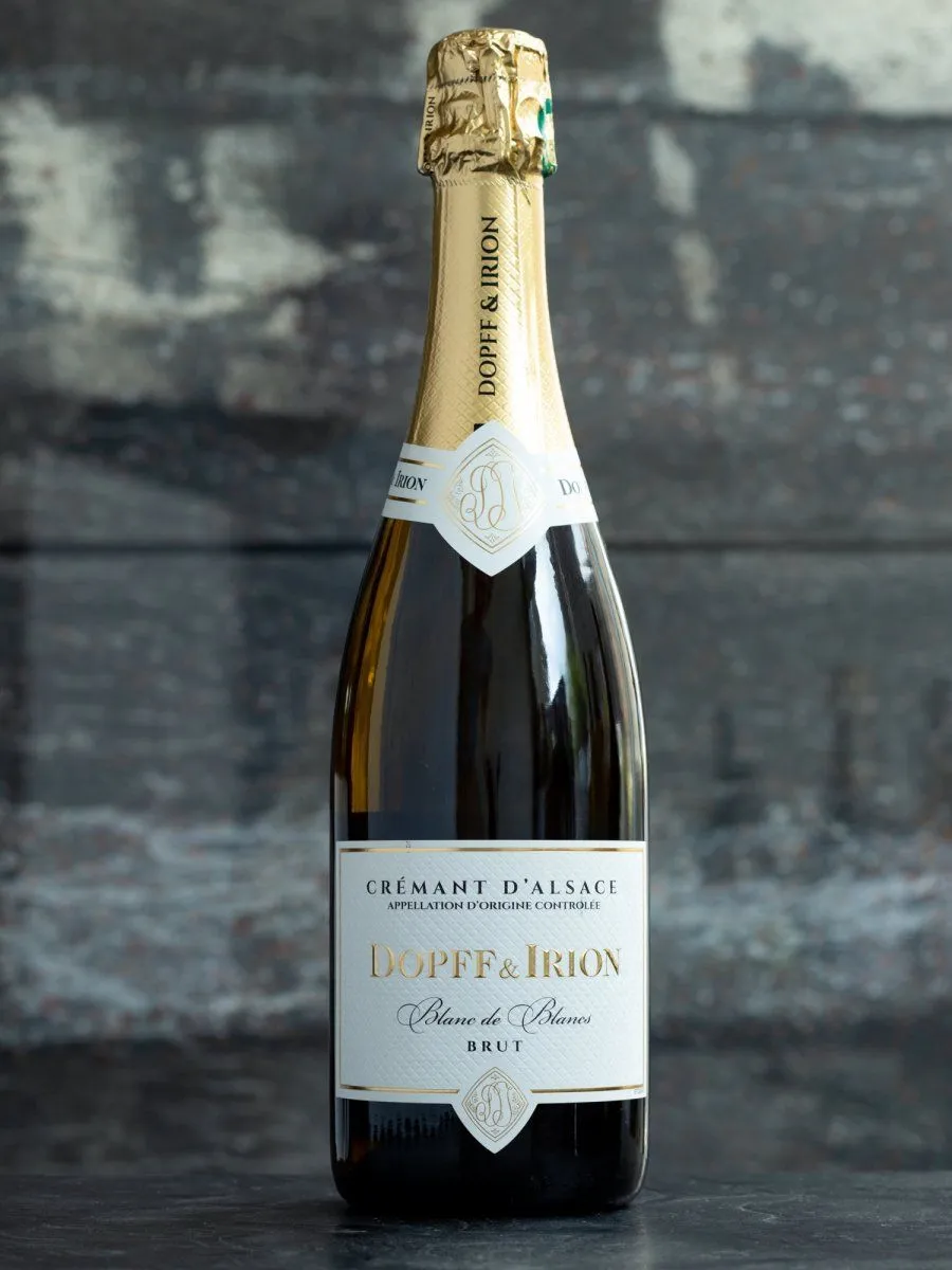 Купить игристое вино Игристое вино Dopff & Irion Cremant d'Alsace Brut Blanc de Blanc - лучшая цена и выбор в Остерия Амичи Игристое вино Dopff & Irion Cremant d'Alsace Brut Blanc de Blanc / Допф энд Ирион Креман д'Эльзас Брют Блан де Блан